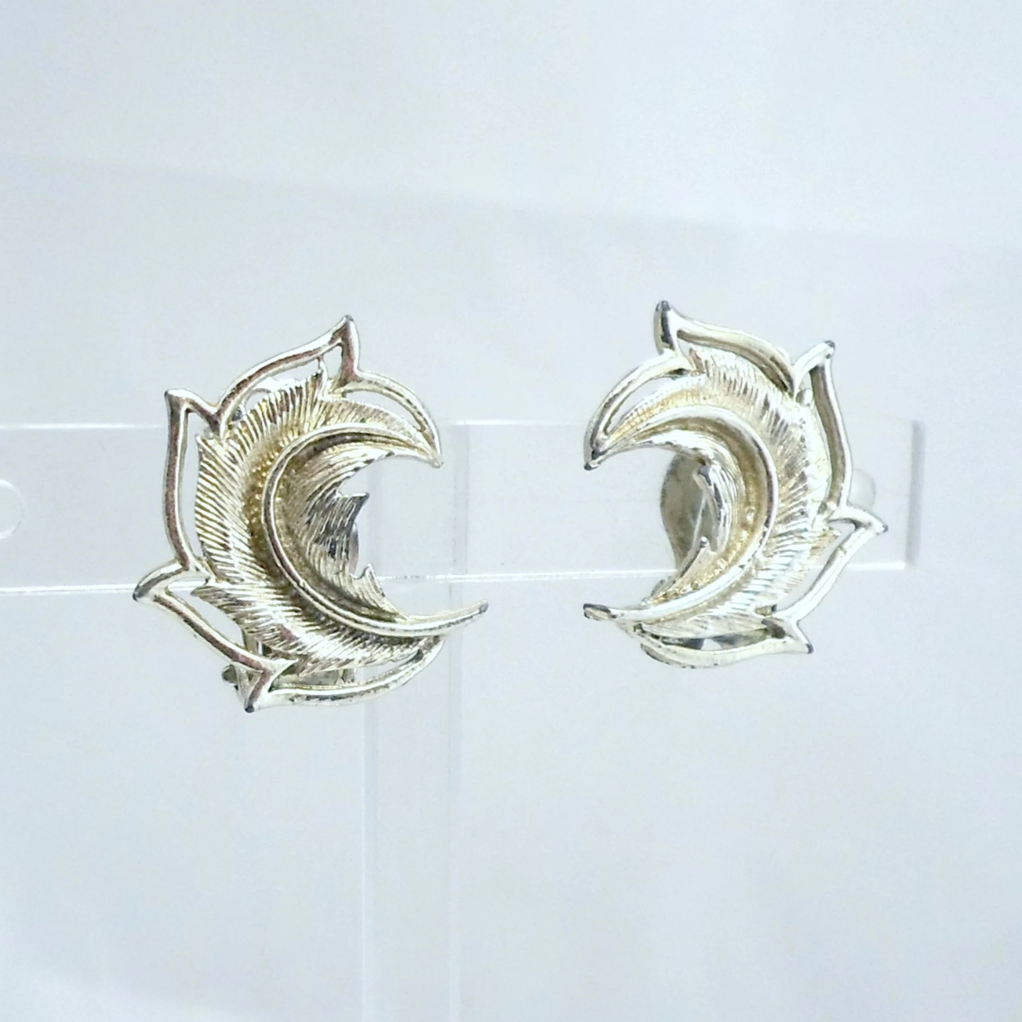 Earrings Swirly Pinwheel Feather Clip On - Image 3