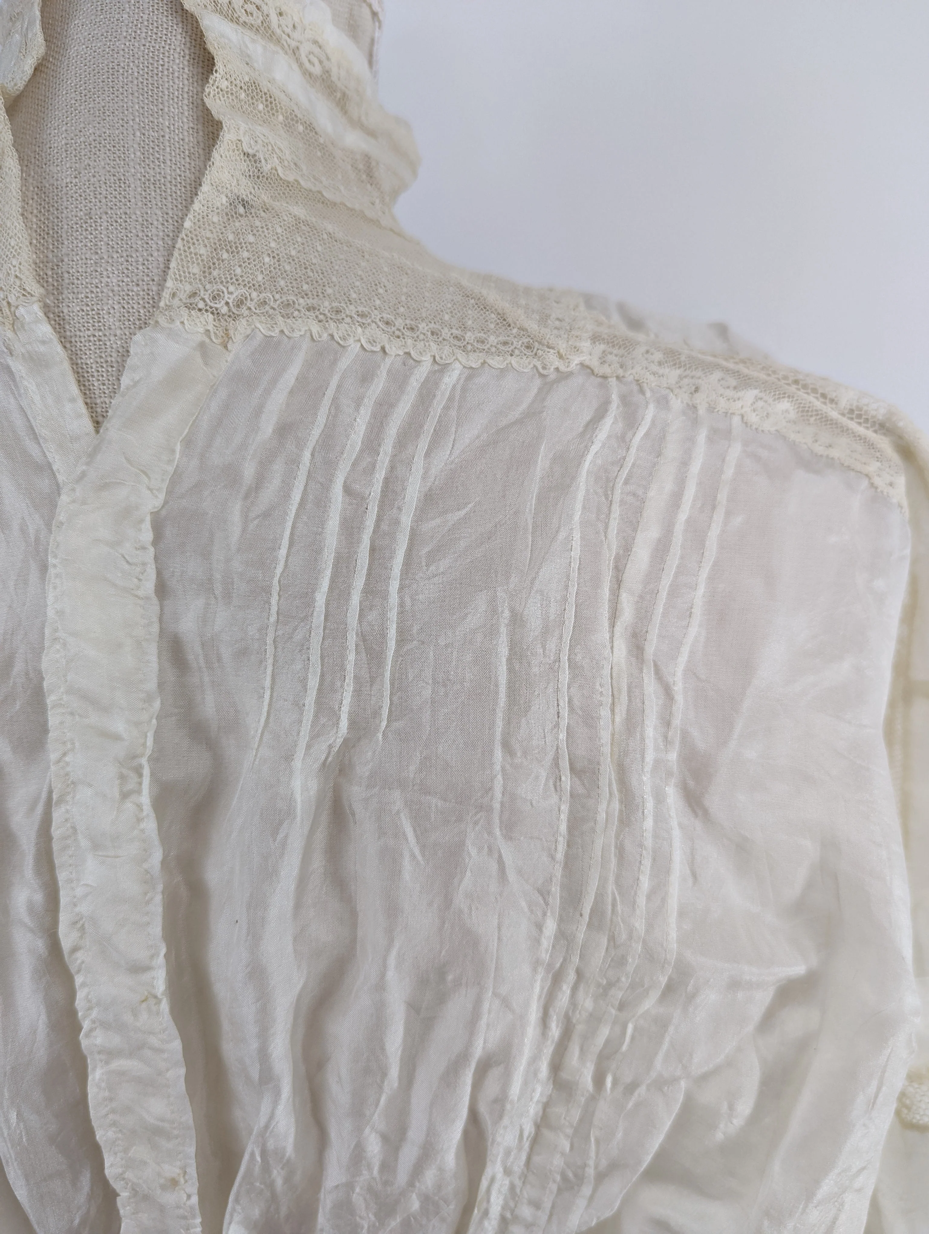Edwardian Silk Blouse with Delicate Lace and Hand Sewn Details with High Collar | 10s Rare Collectors Antique - Image 10
