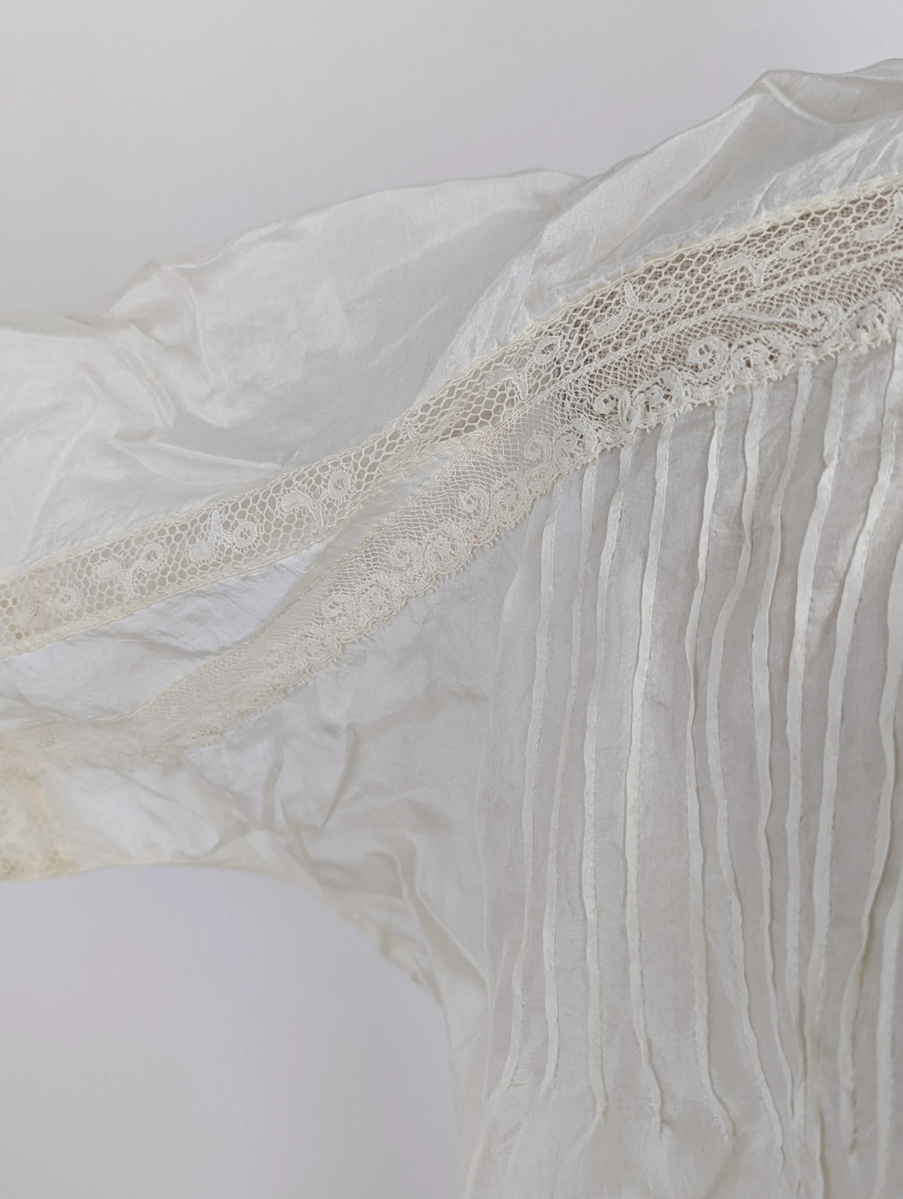 Edwardian Silk Blouse with Delicate Lace and Hand Sewn Details with High Collar | 10s Rare Collectors Antique - Image 4