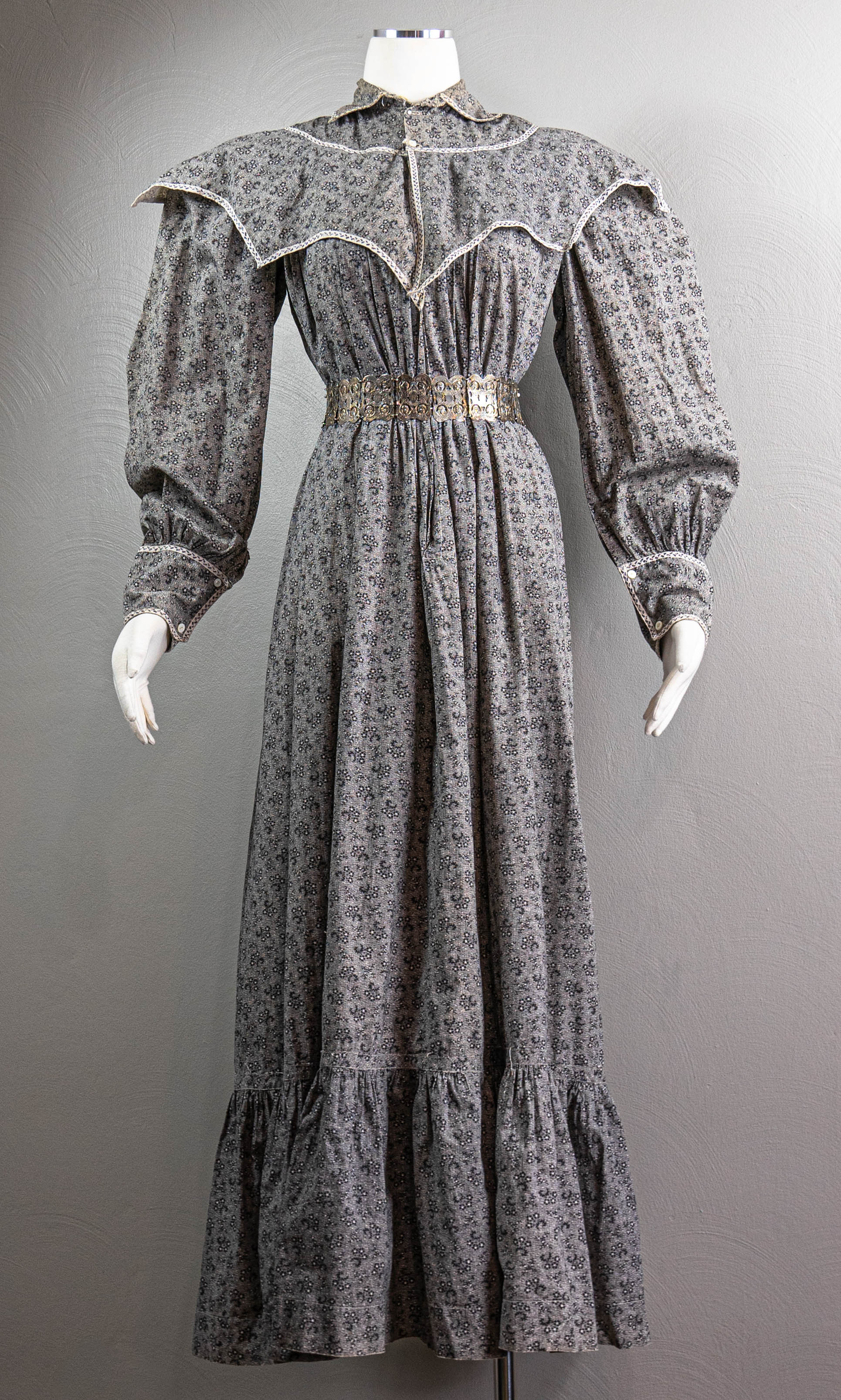 Edwardian/Victorian Lovely Black And White Calico Cotton Wrapper Dress - Image 2