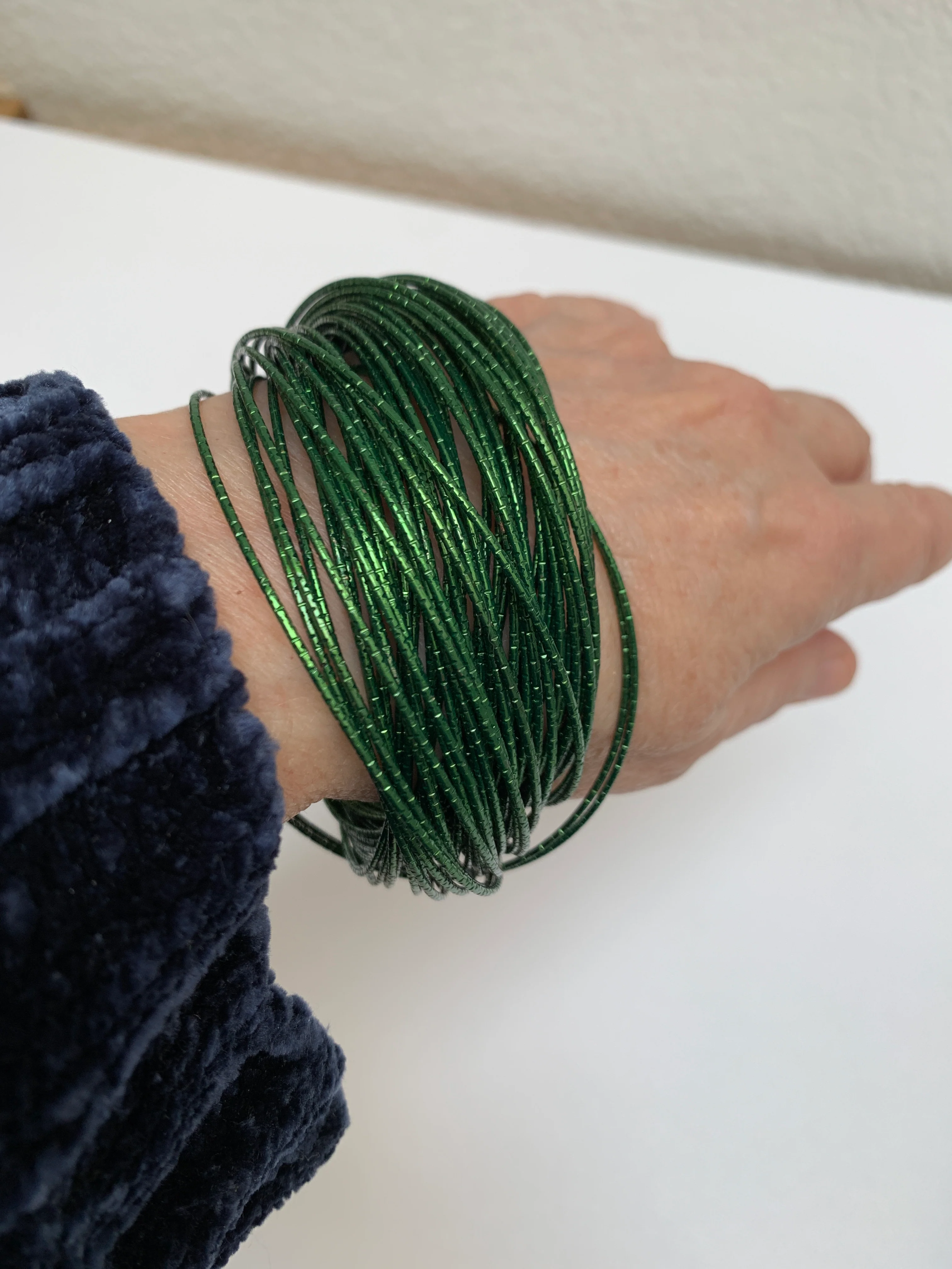 Emerald Green Slinky Hoop Bracelet - Image 3