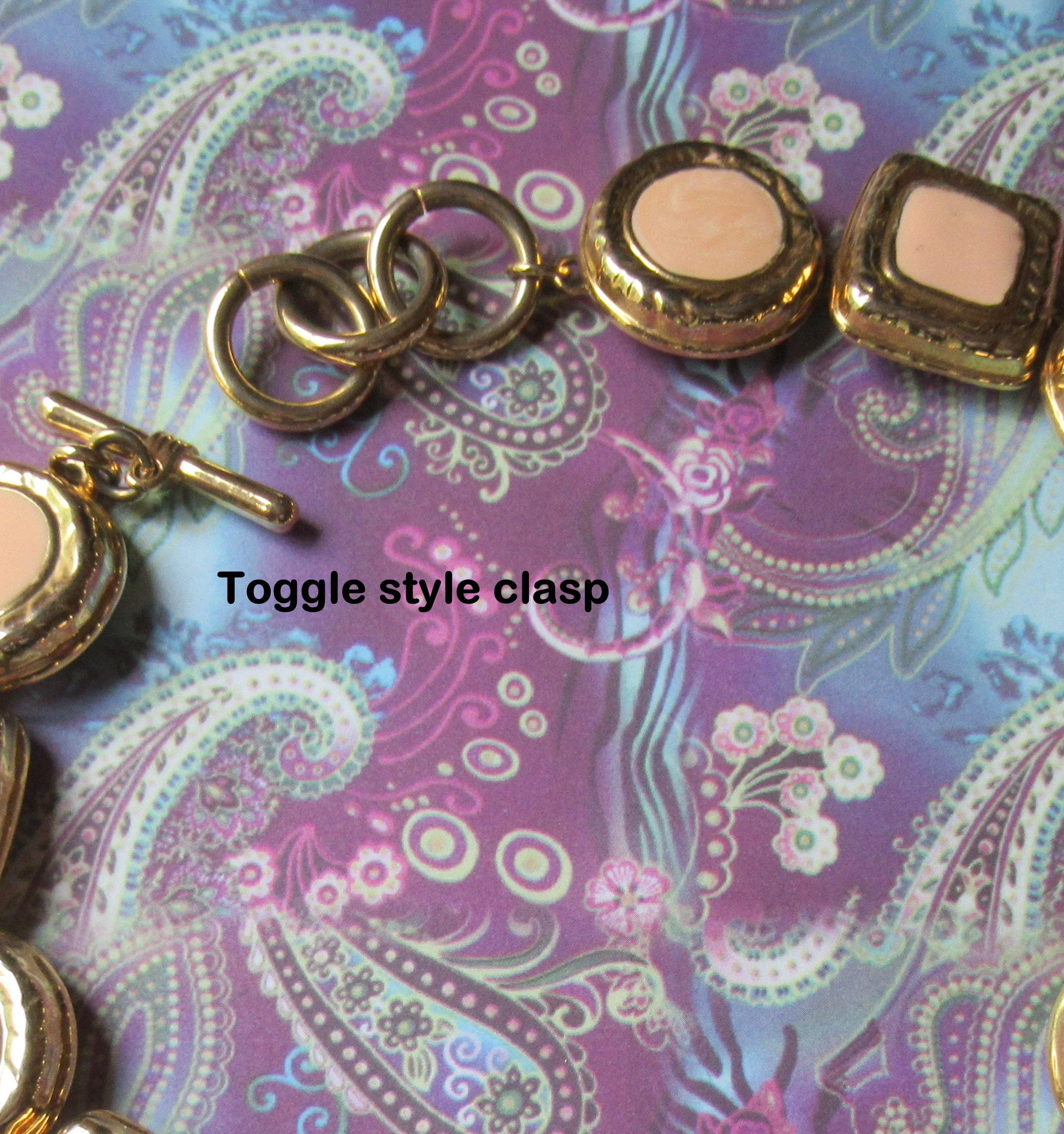 Enamel 16 Inch Choker On Gold Tone Metal Links Alternating 3/4 Inch Circles and Squares Unsigned Toggle Clasp Unique Pastel Pink/gold Vtg - Image 5