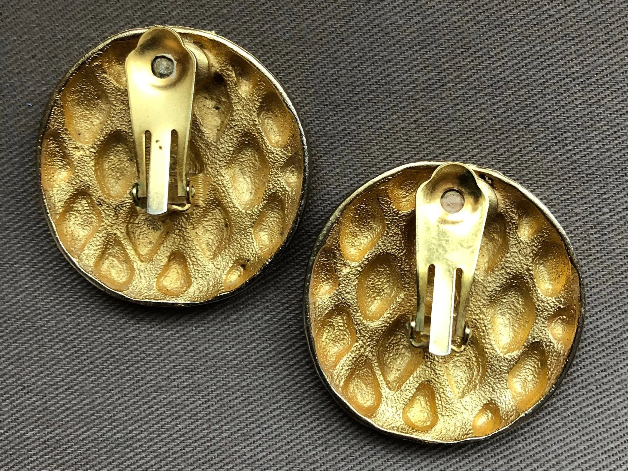 Enormous Lattice Motif Clip On Statement Earrings Matte Gold - Image 4