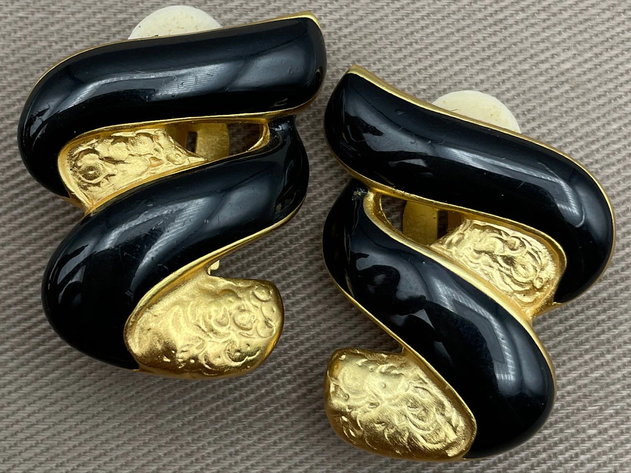 Etruscan Matte Gold and Black Enamel Ribbon Clip On Statement Earrings - Image 2