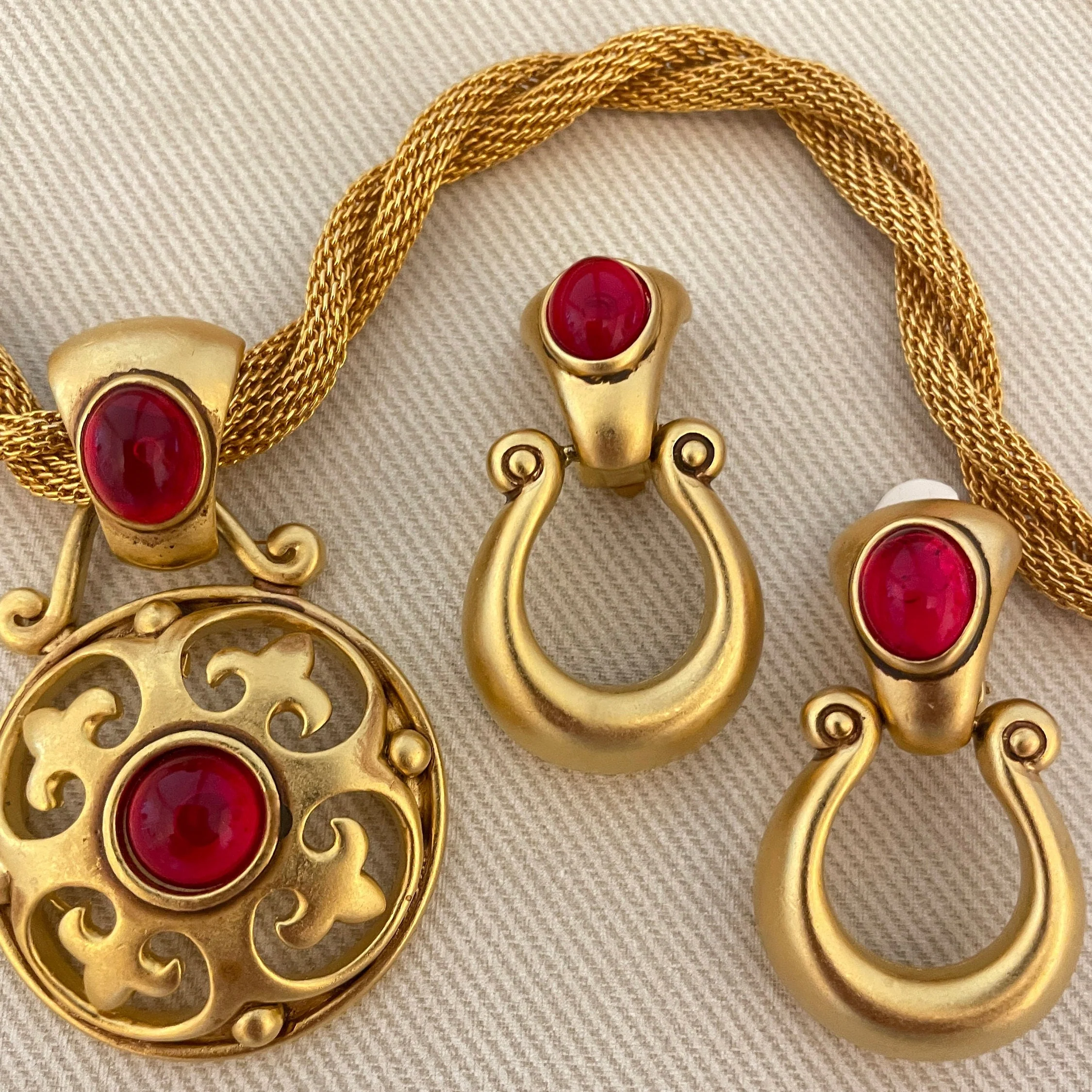 Etruscan Moghul Ruby Red Lucite Cabochon Doorknocker Horseshoe Clip On Statement Earrings and Necklace - Image 4
