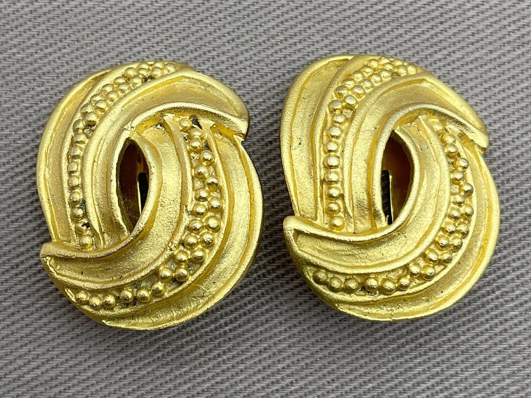 Etruscan Signed Clip On Statement Earrings Matte Gold Byzantine by Leslie Block - Image 2