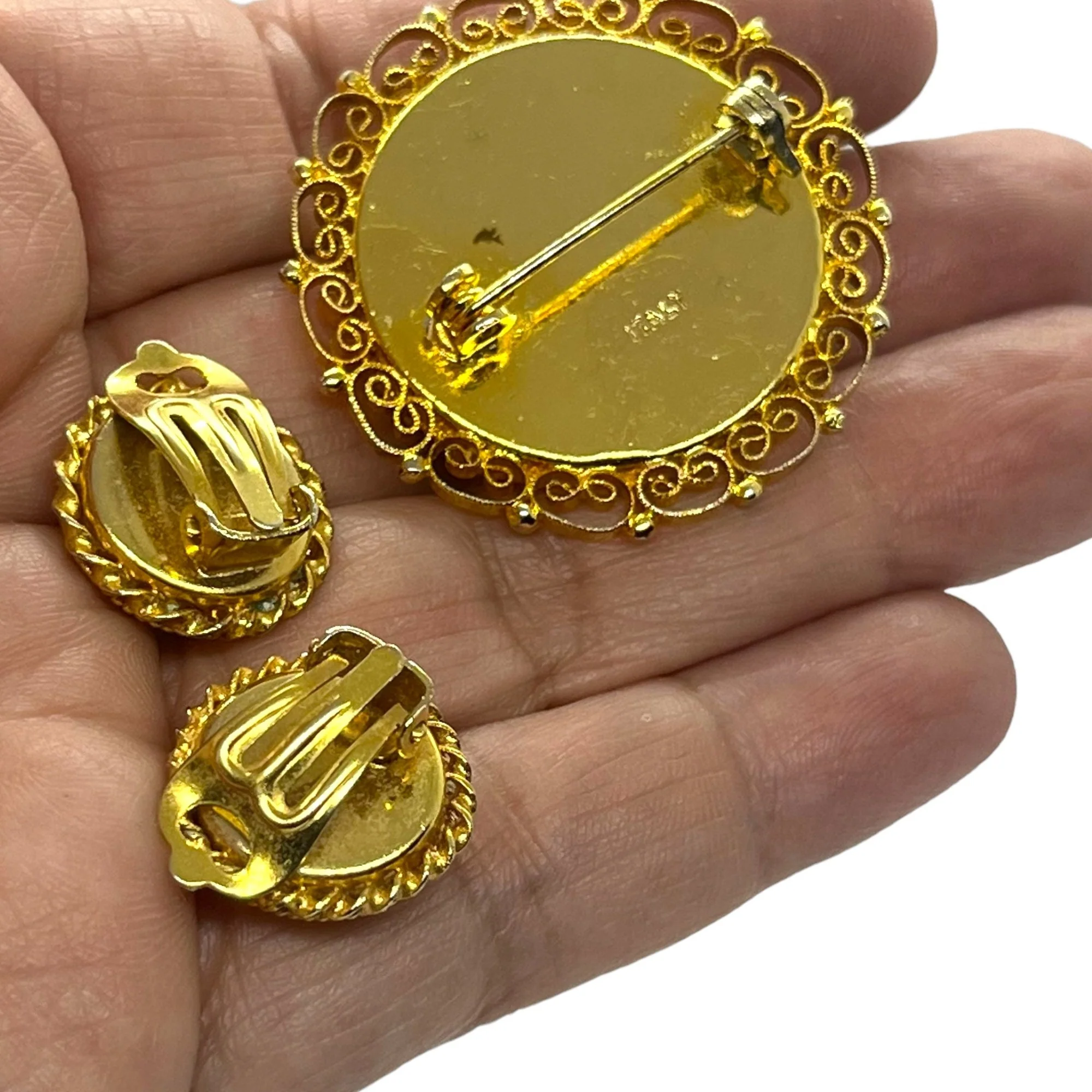 Exquisite Vintage Midcentury Micro Mosaic Set Victorian Revival Brooch Pin Earrings 50s 60s Gold Filigree Gray Floral Roses Jewelry - Image 4