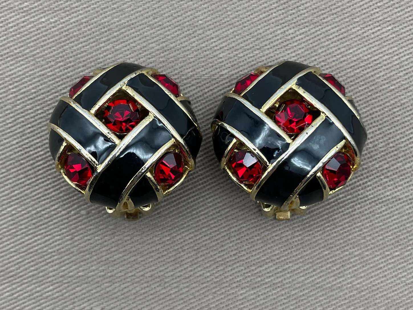 Fab Ruby Red Moghul Statement Earrings Glossy Black Enamel Runway Jewelry - Image 2