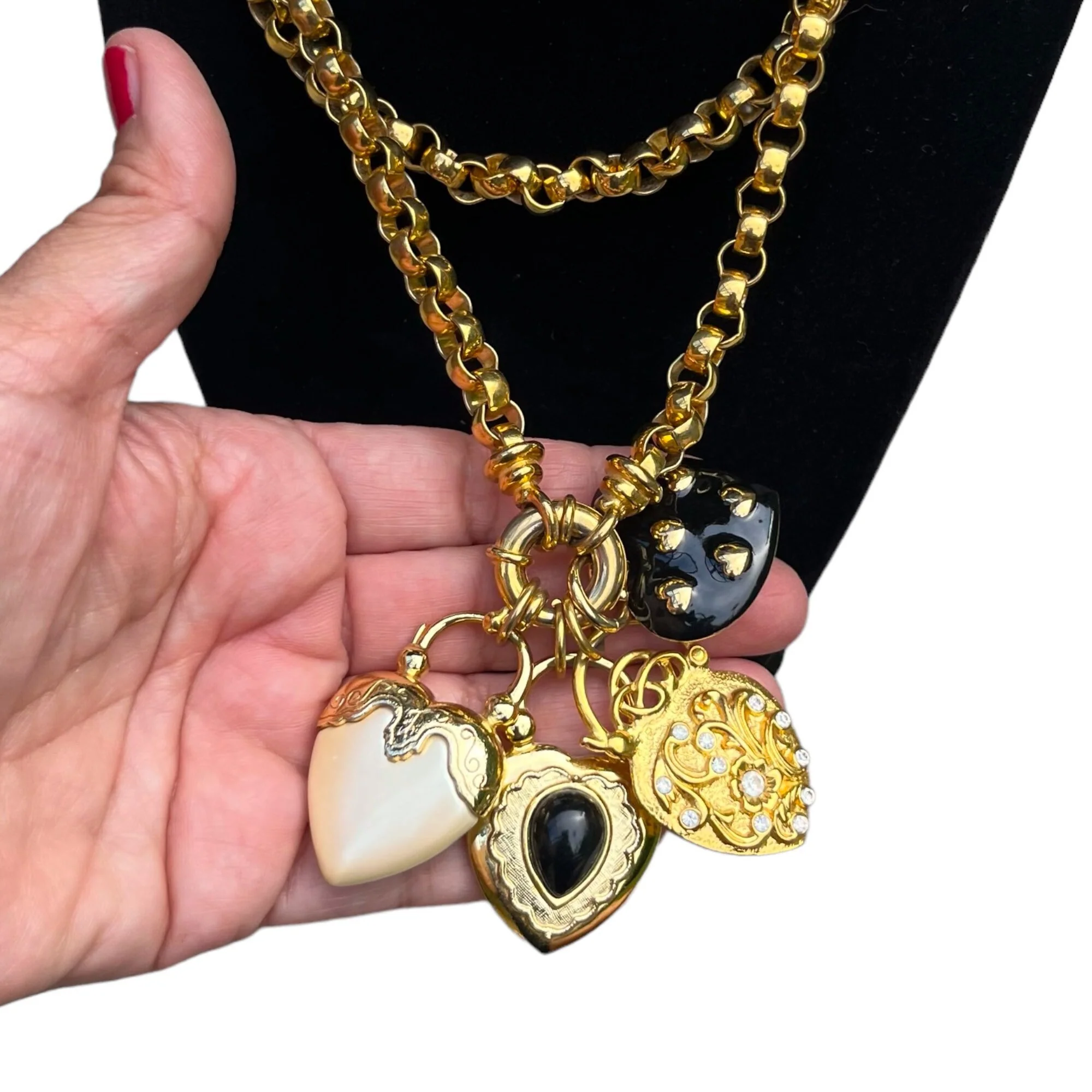 Fab Vintage Joan Rivers Pendant Necklace 80s 90s Chunky Gold Rolo Chain Black Enamel Faux Pearl Antiqued Heart Charms by Joan Rivers - Image 3
