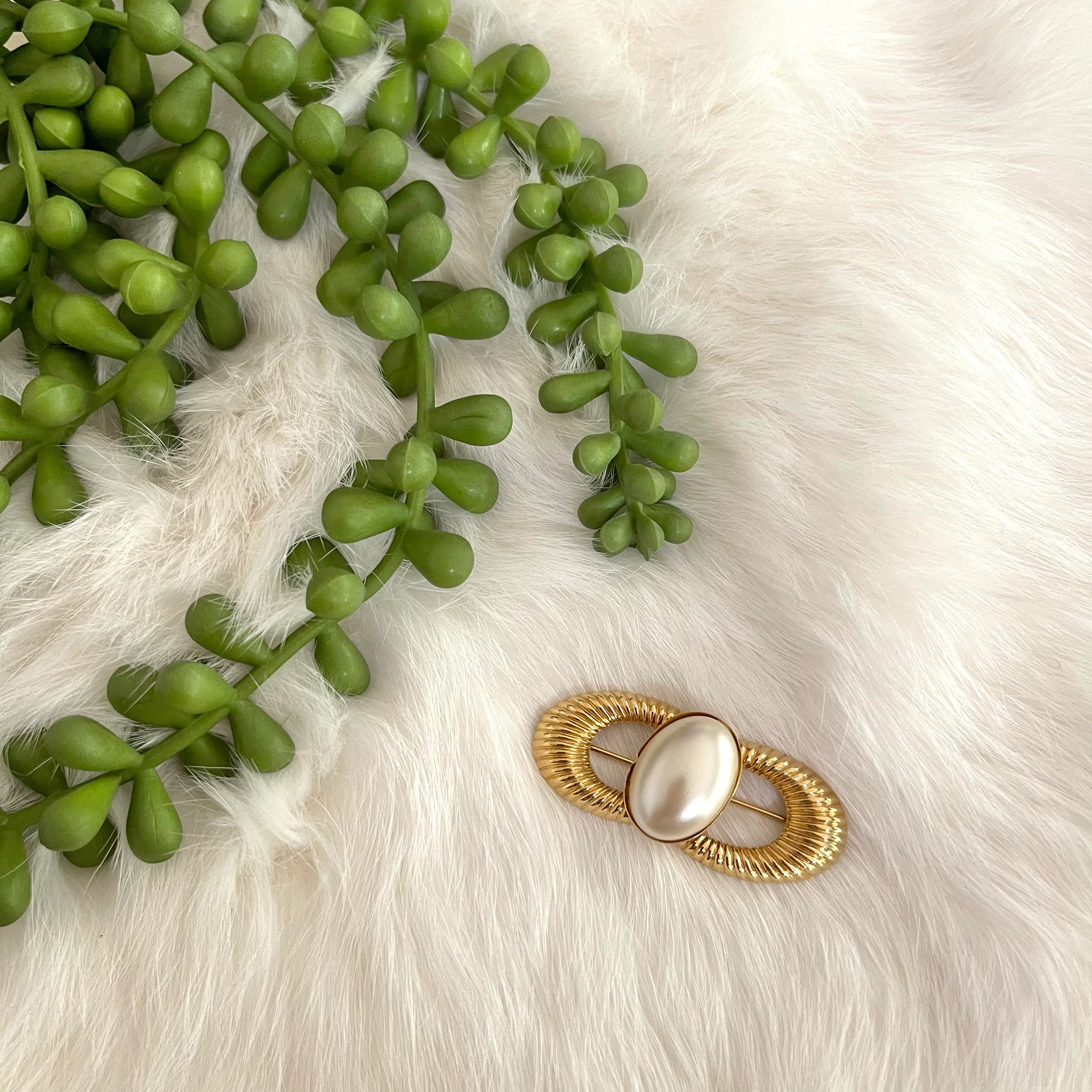 Faux Pearl And Gold Tone Brooch - Image 3