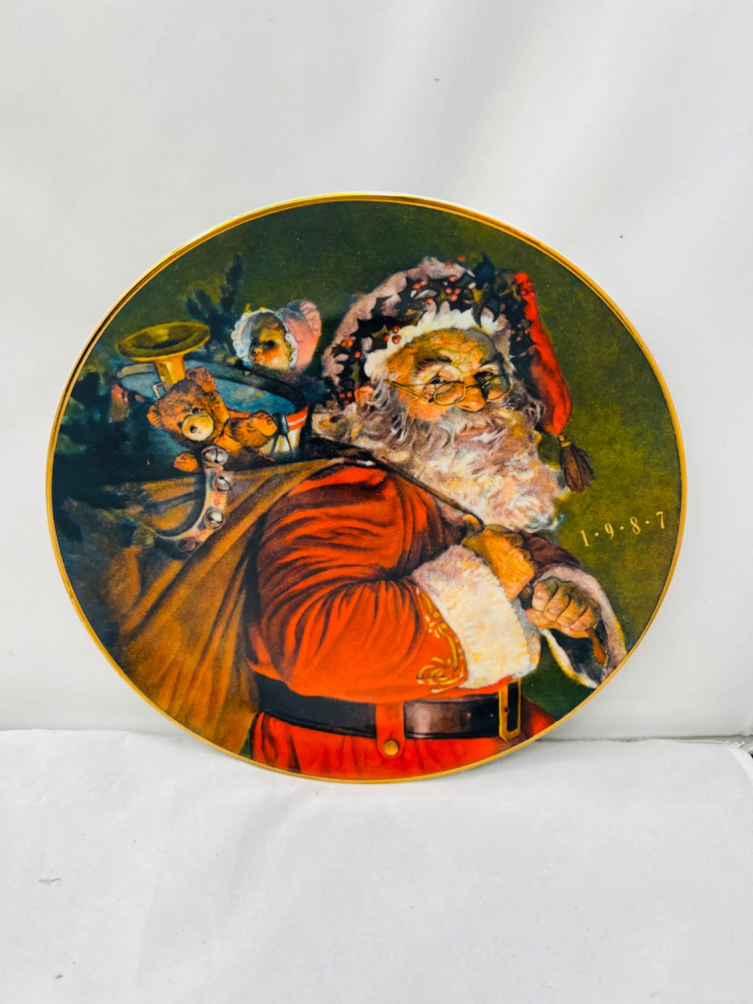 Fine Collectibles 1987 Christmas Plate by Avon - Image 4