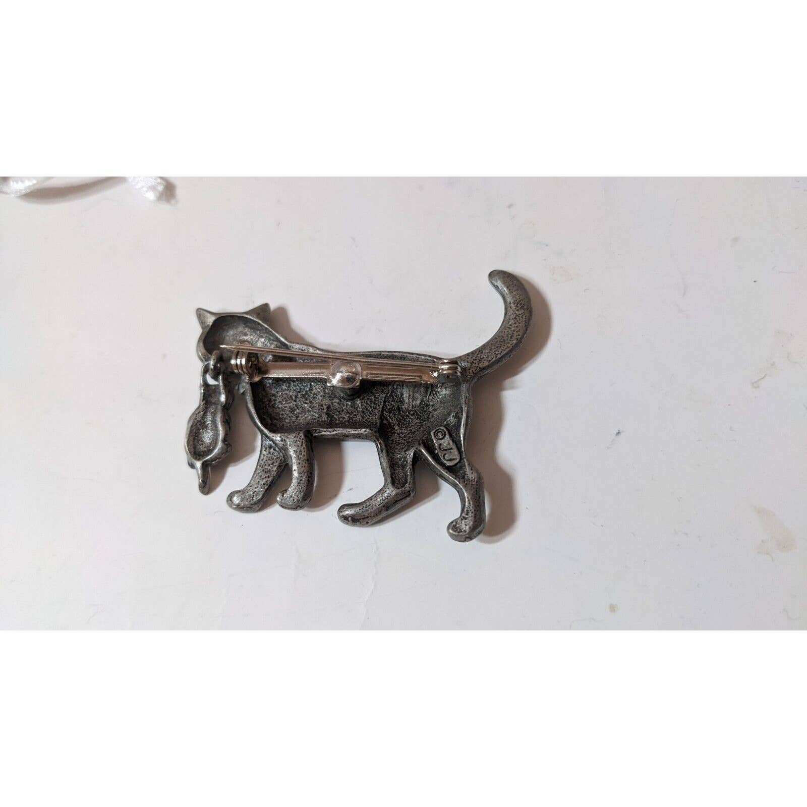 Fun Vintage Signed Gold Tone Cat Kitten Brooch with Movable Kitten by JJ Jonette - Image 3