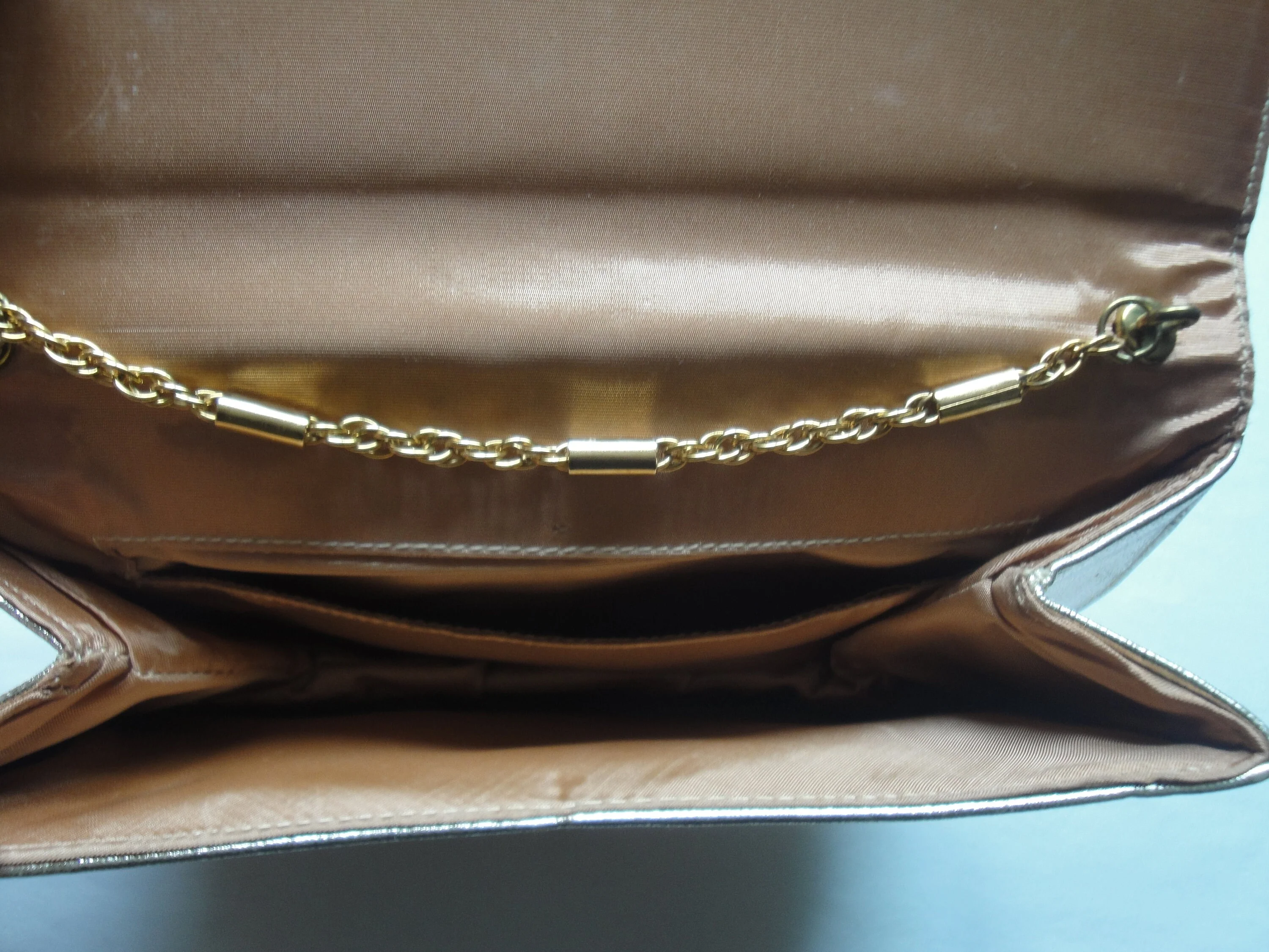 Gold Lame Purse with Front Crown Accent Front Flap Closure Gold Tone Metal Vintage - Image 3