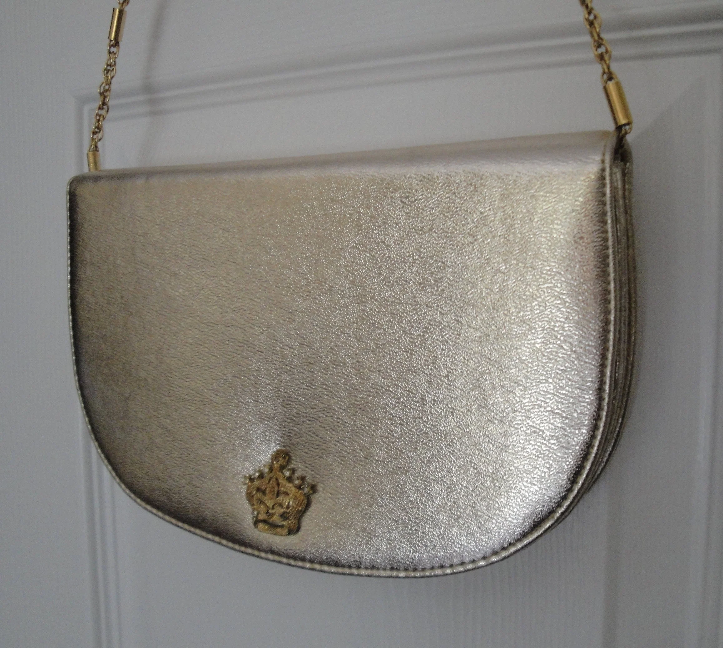 Gold Lame Purse with Front Crown Accent Front Flap Closure Gold Tone Metal Vintage - Image 4