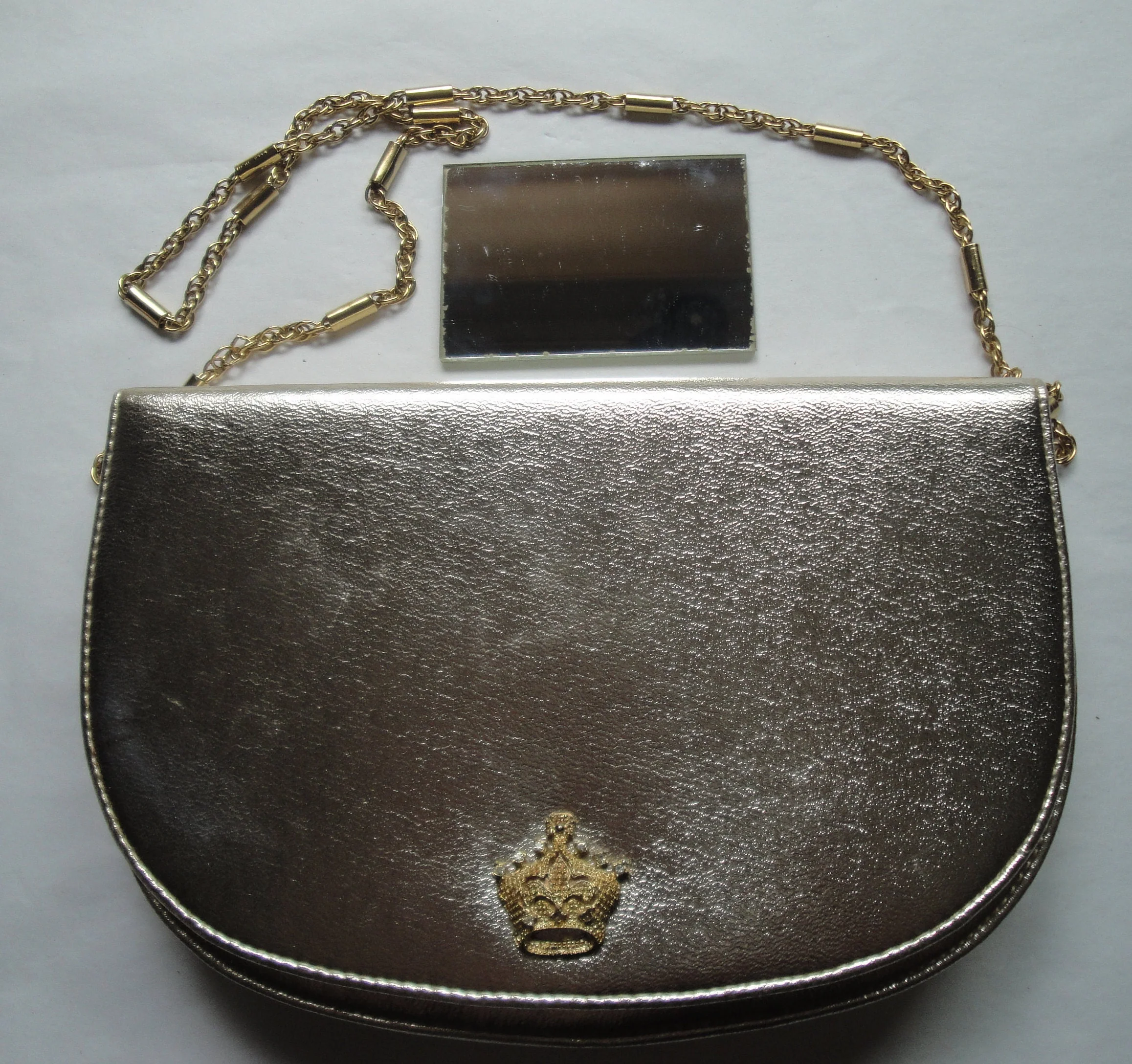 Gold Lame Purse with Front Crown Accent Front Flap Closure Gold Tone Metal Vintage - Image 5