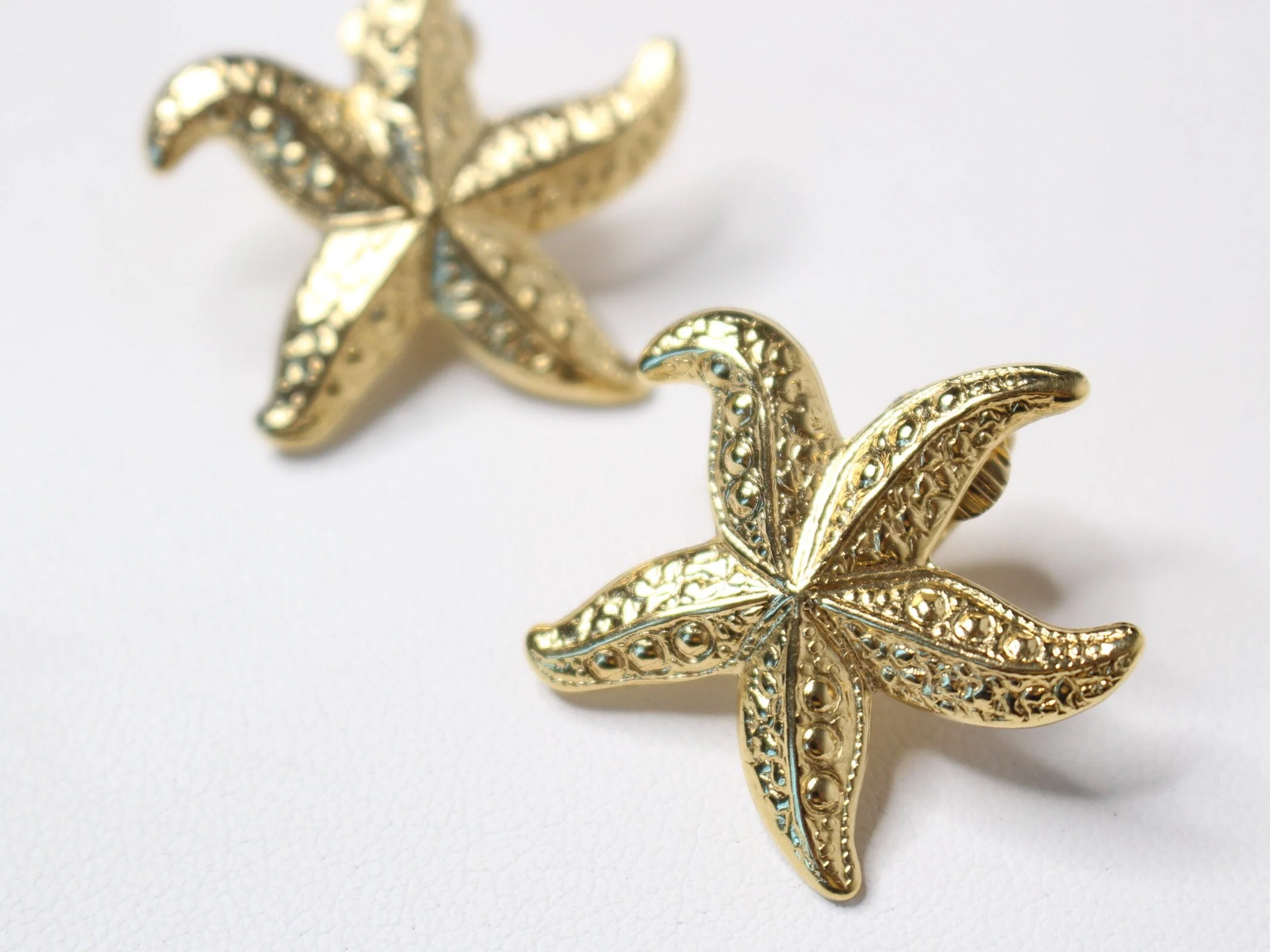 Gold Starfish Statement Earrings - Unsigned Vintage Jewelry - Image 5