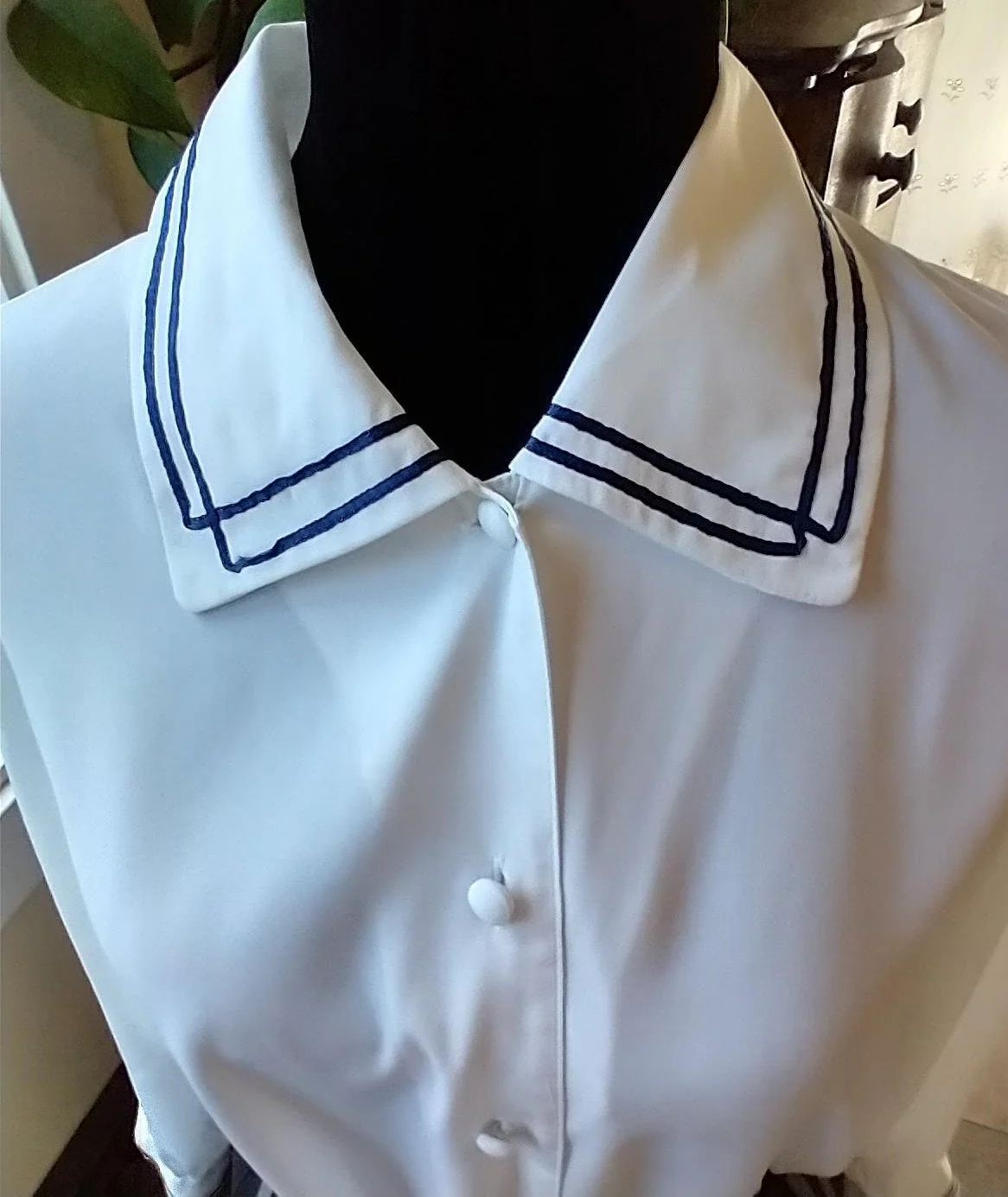 Gorgeous 80s White Blouse Navy Blue Trim Women's Small To Medium Romantic Made In Usa by Eva Lurel - Image 3