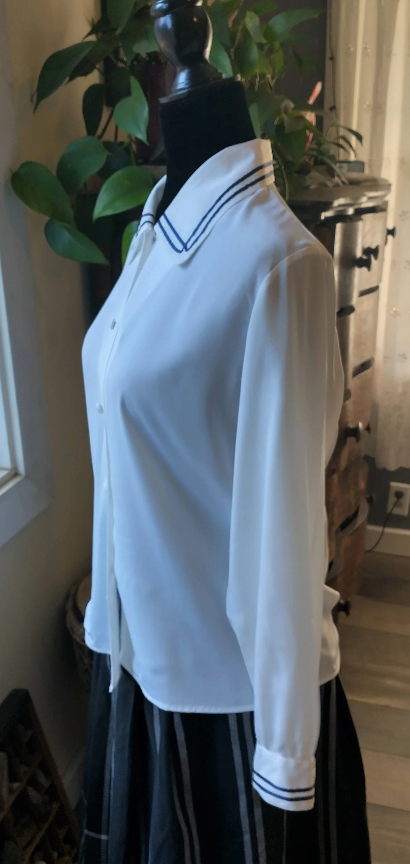 Gorgeous 80s White Blouse Navy Blue Trim Women's Small To Medium Romantic Made In Usa by Eva Lurel - Image 4