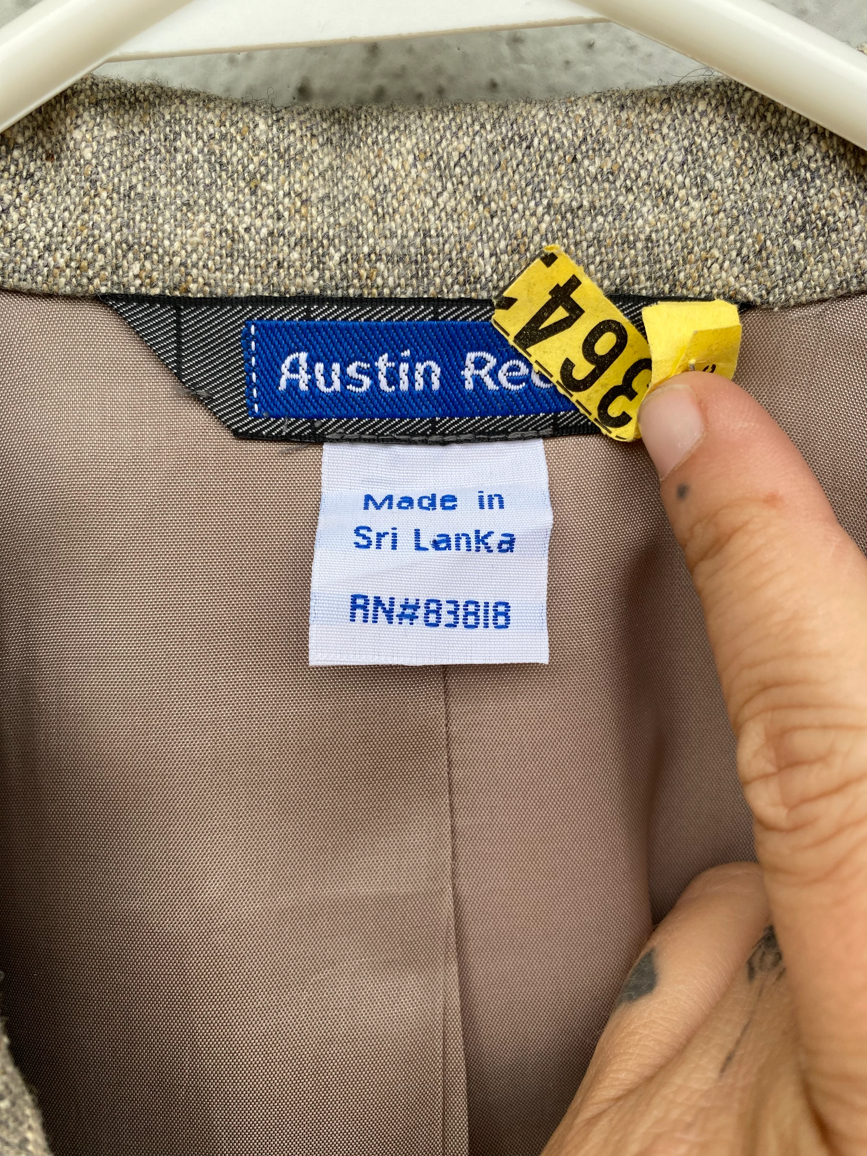 Gorgeous Gray Light Weight Silk Blazer Oversized By Austin Reed - Image 4