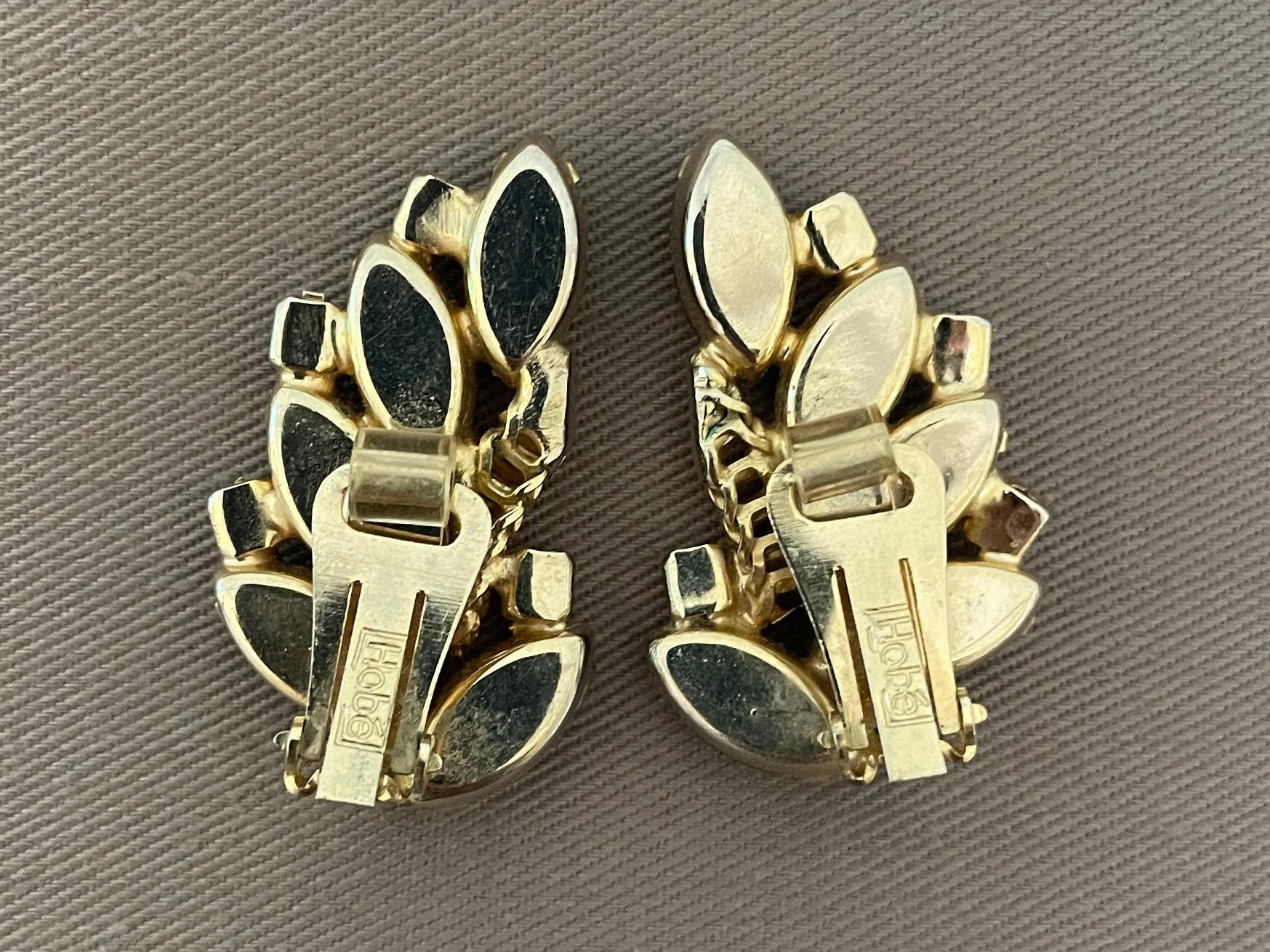 Gorgeous Signed Hobe Green Ab Stone Vintage Ear Climber Clip-On Statement Earrings by Hobe - Image 5