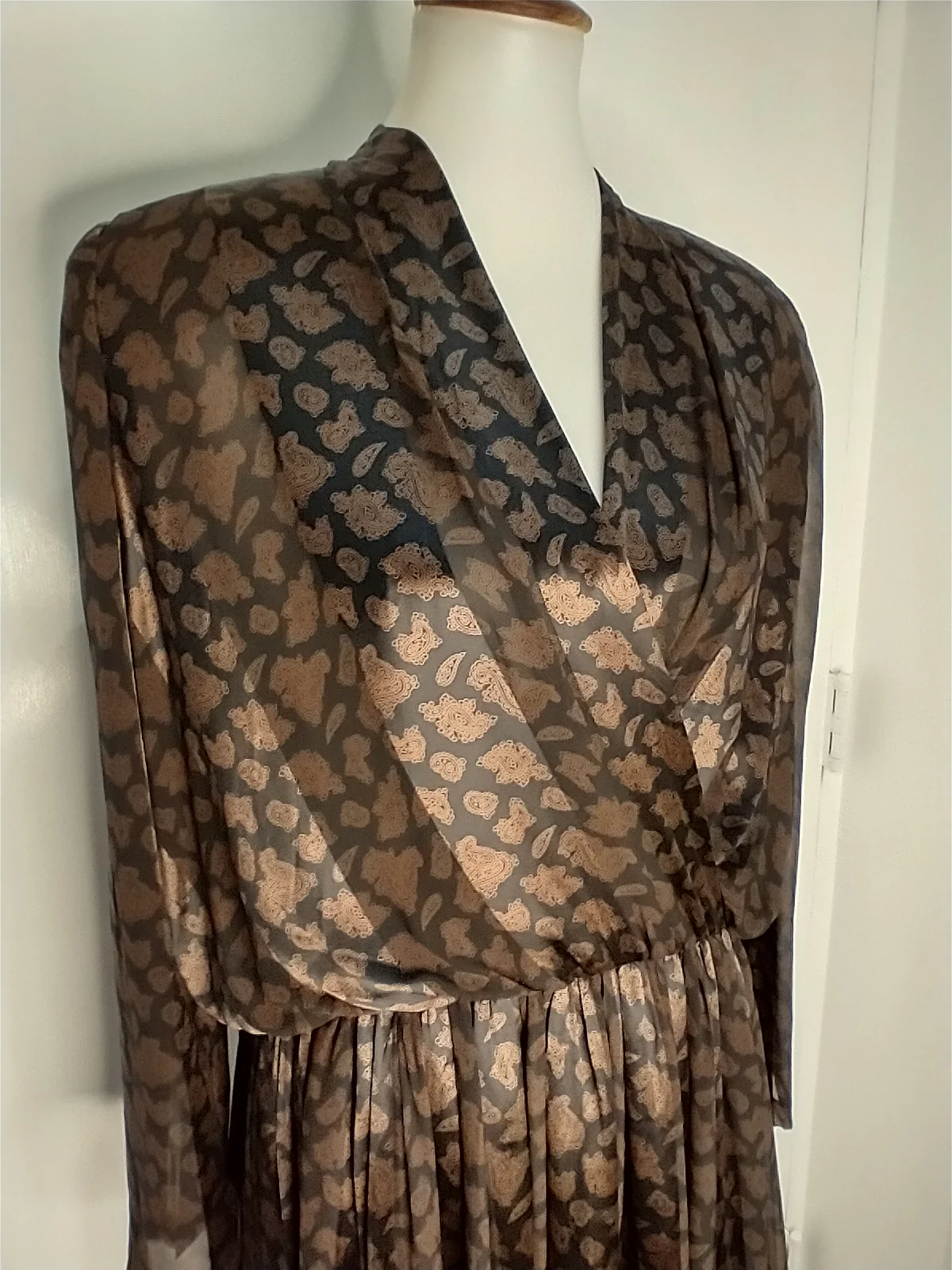 Gorgeous Silk Chiffon Jaquard Dress By Louis Feraud - Image 6
