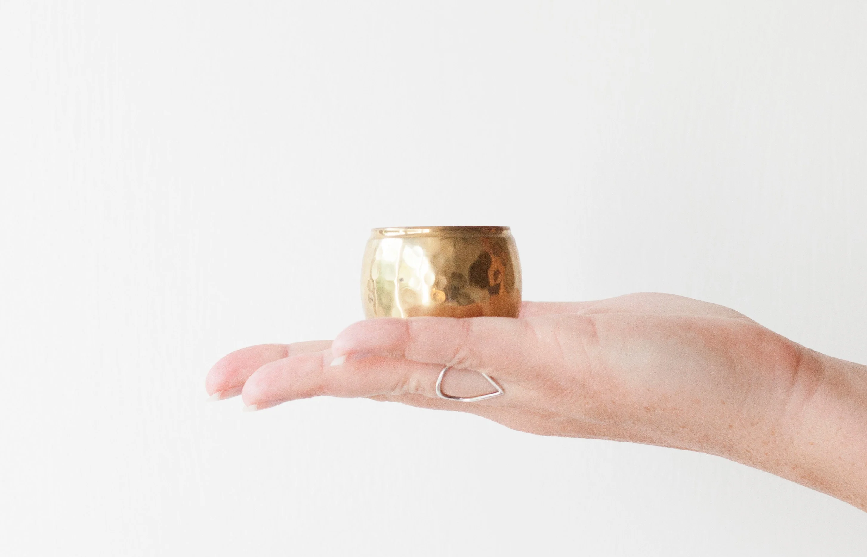 Hammered Brass Napkin Rings Set of Six Vintage - Image 9