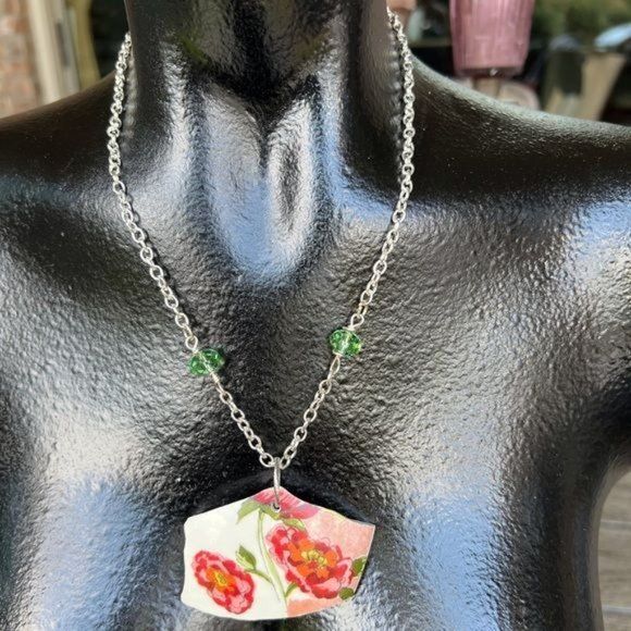 Handmade Broken China Pendant Reversible Necklace and Multifaceted Glass Beads - Image 7