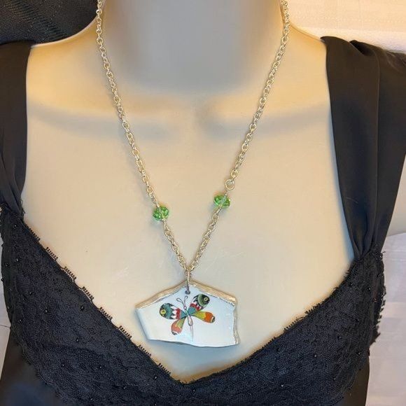 Handmade Broken China Pendant Reversible Necklace and Multifaceted Glass Beads - Image 9