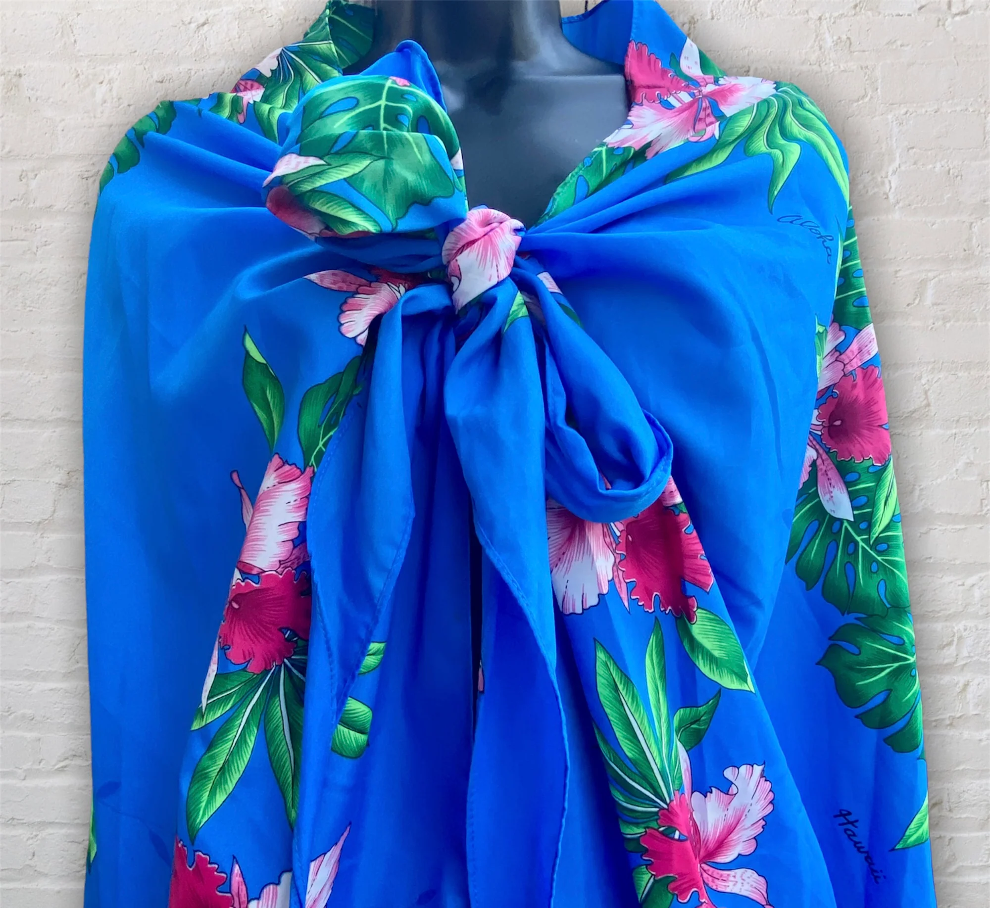 Hawaiian Floral Cape By Royal Creations - Image 3