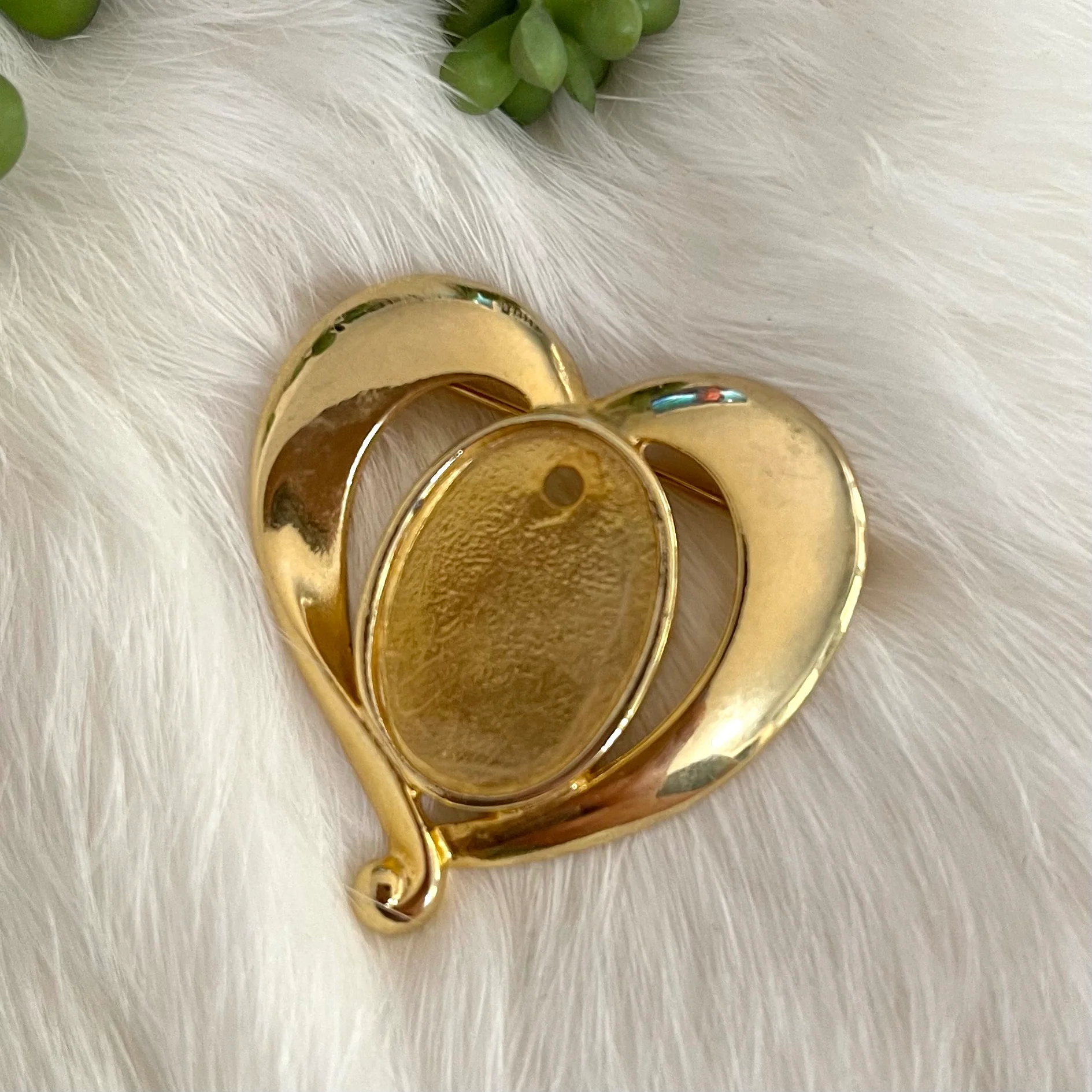 Heart Shaped Picture Frame Brooch - Image 4