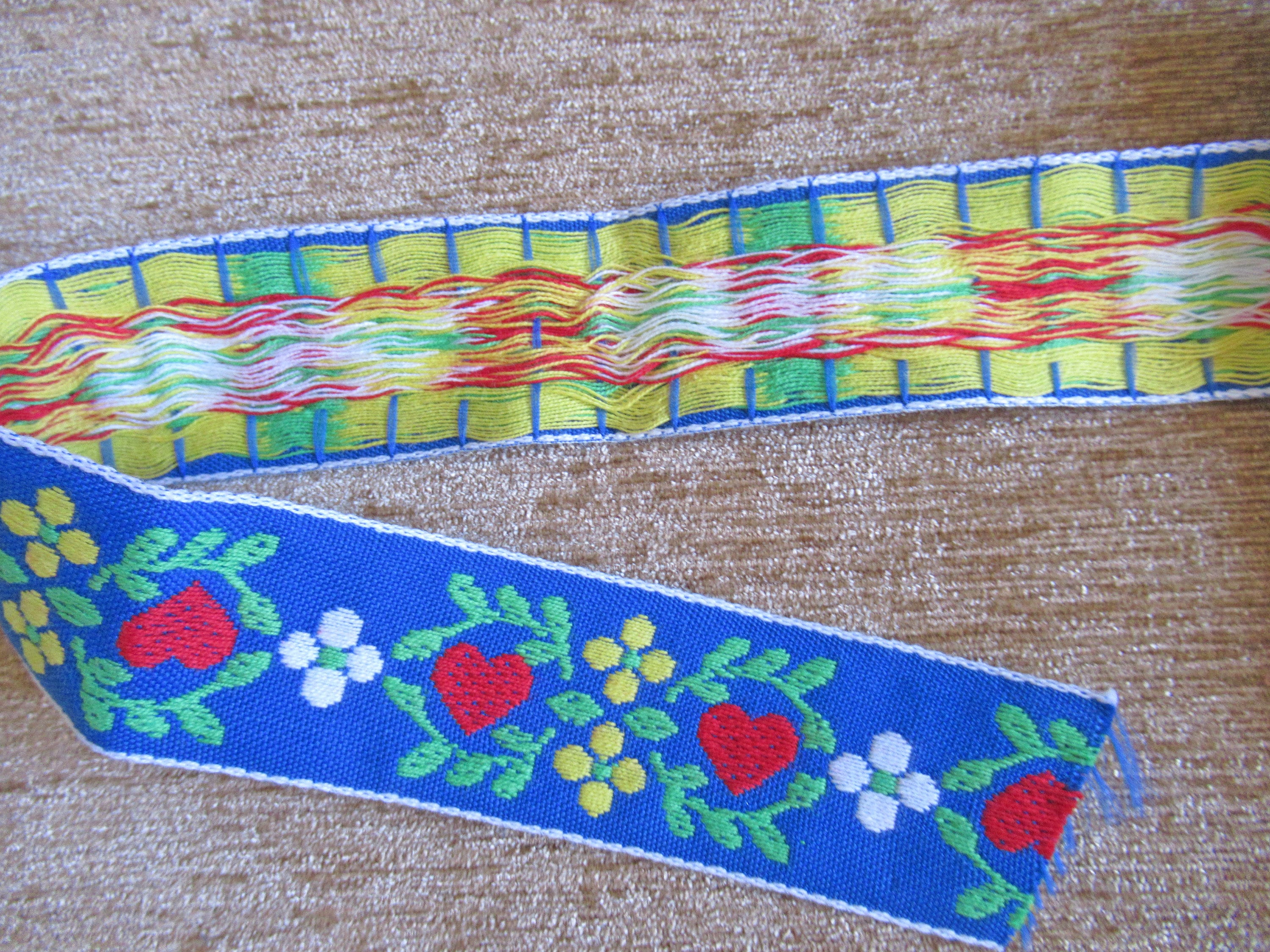 Hearts and Flowers Wide Blue Red Yellow Green White Trim Complete Uncut 2 Yard Piece Stencil Early Colonial Like Design Vintage - Image 6