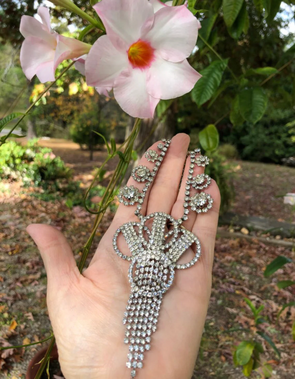 Hollywood Glam 60s Rhinestone Necklace - Image 5
