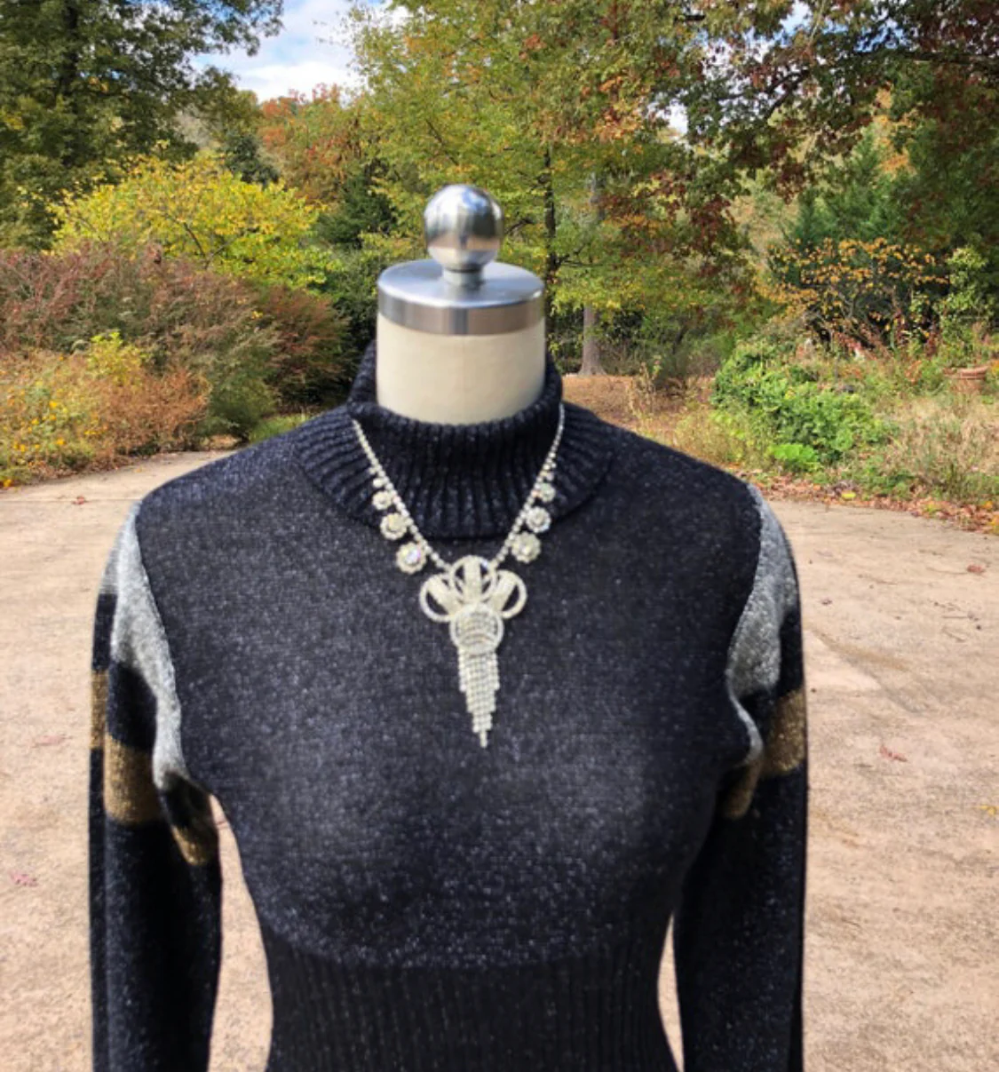 Hollywood Glam 60s Rhinestone Necklace - Image 6