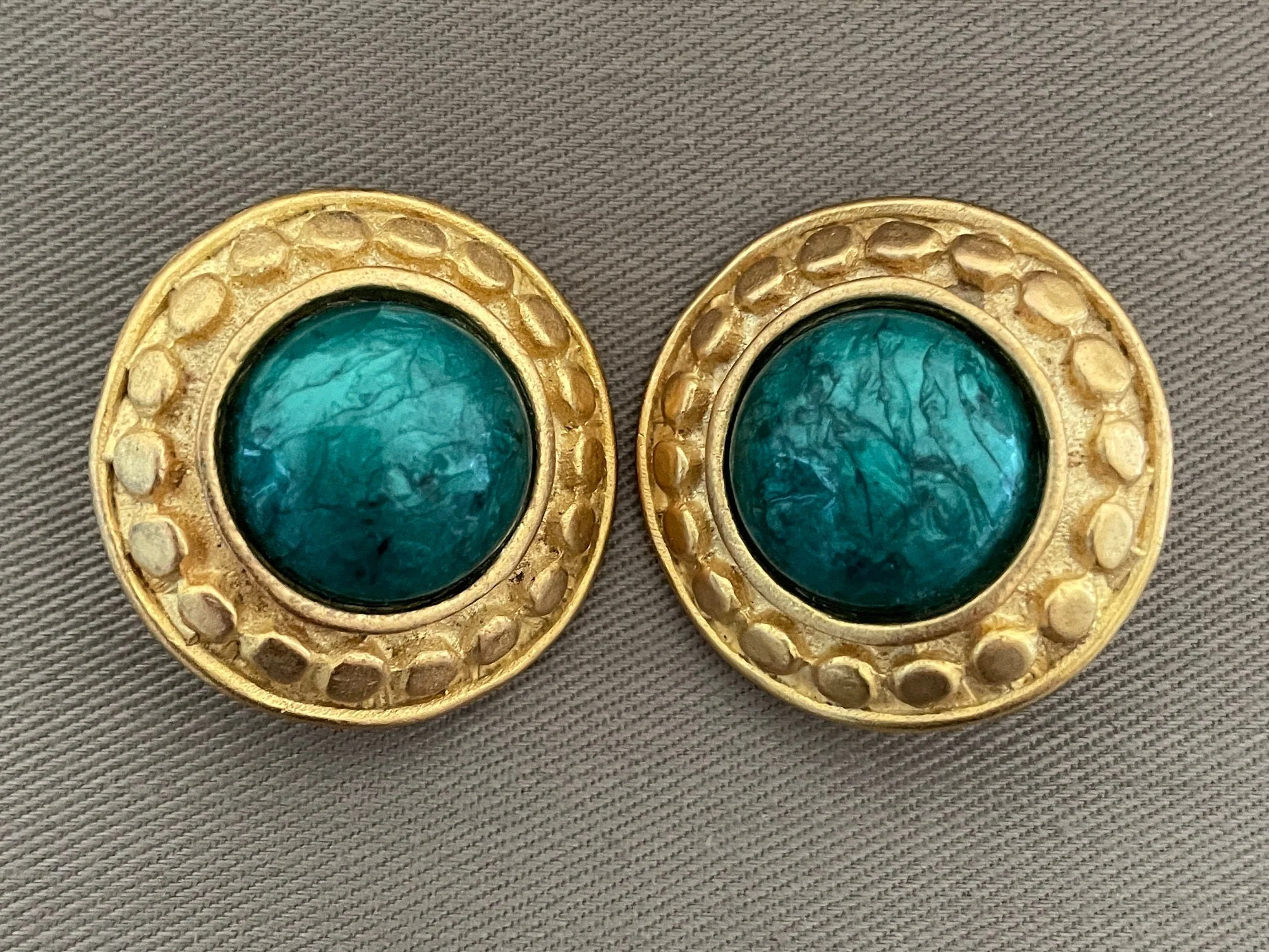 Huge Etruscan Marbled Emerald Cabochon Clip On Statement Earrings - Image 4
