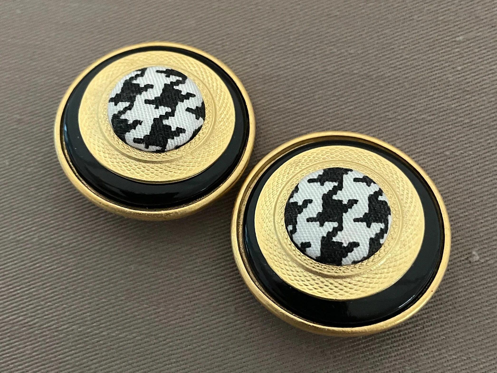 Huge Matte Gold Clip On Statement Earrings Houndstooth Fabric Centers - Image 3
