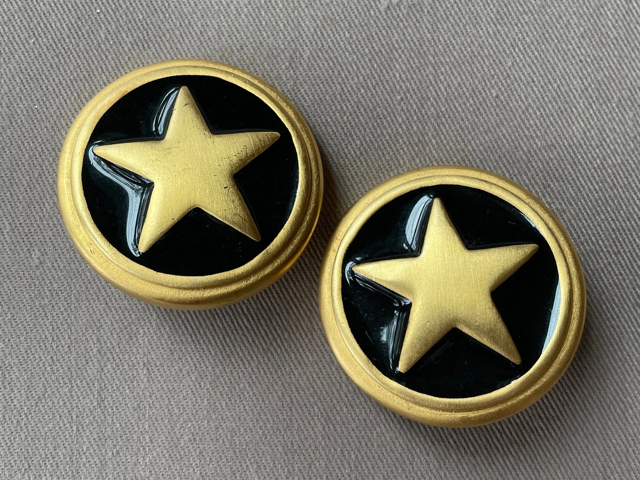 Huge Star Clip On Statement Earrings 1 5/8" Diameter Black Enamel Matte Gold Stars Celestial Motif - Image 3