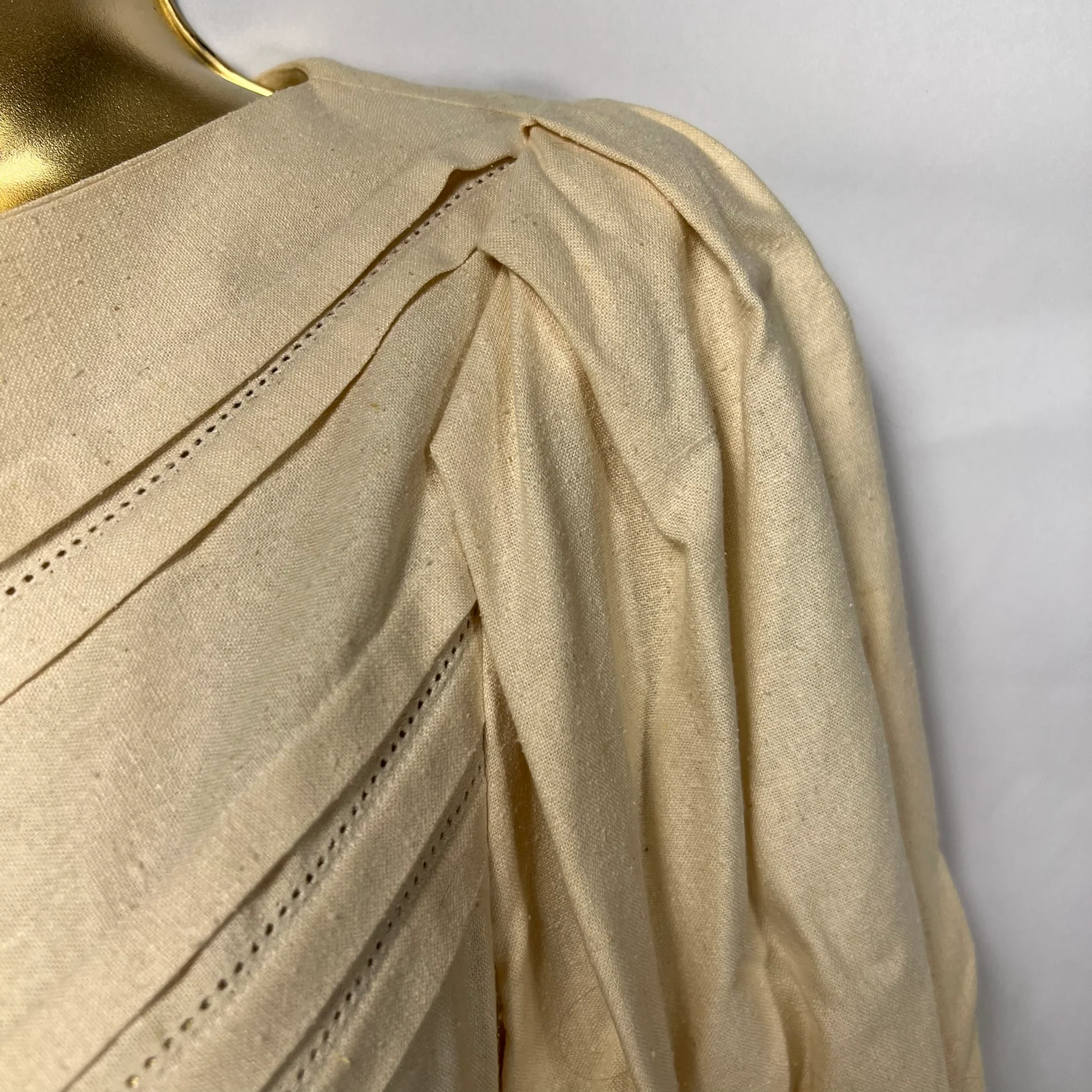Ivory Silk Noil V Pattern Belted, W Puff Sleeve By Joanie Char Silk - Image 8