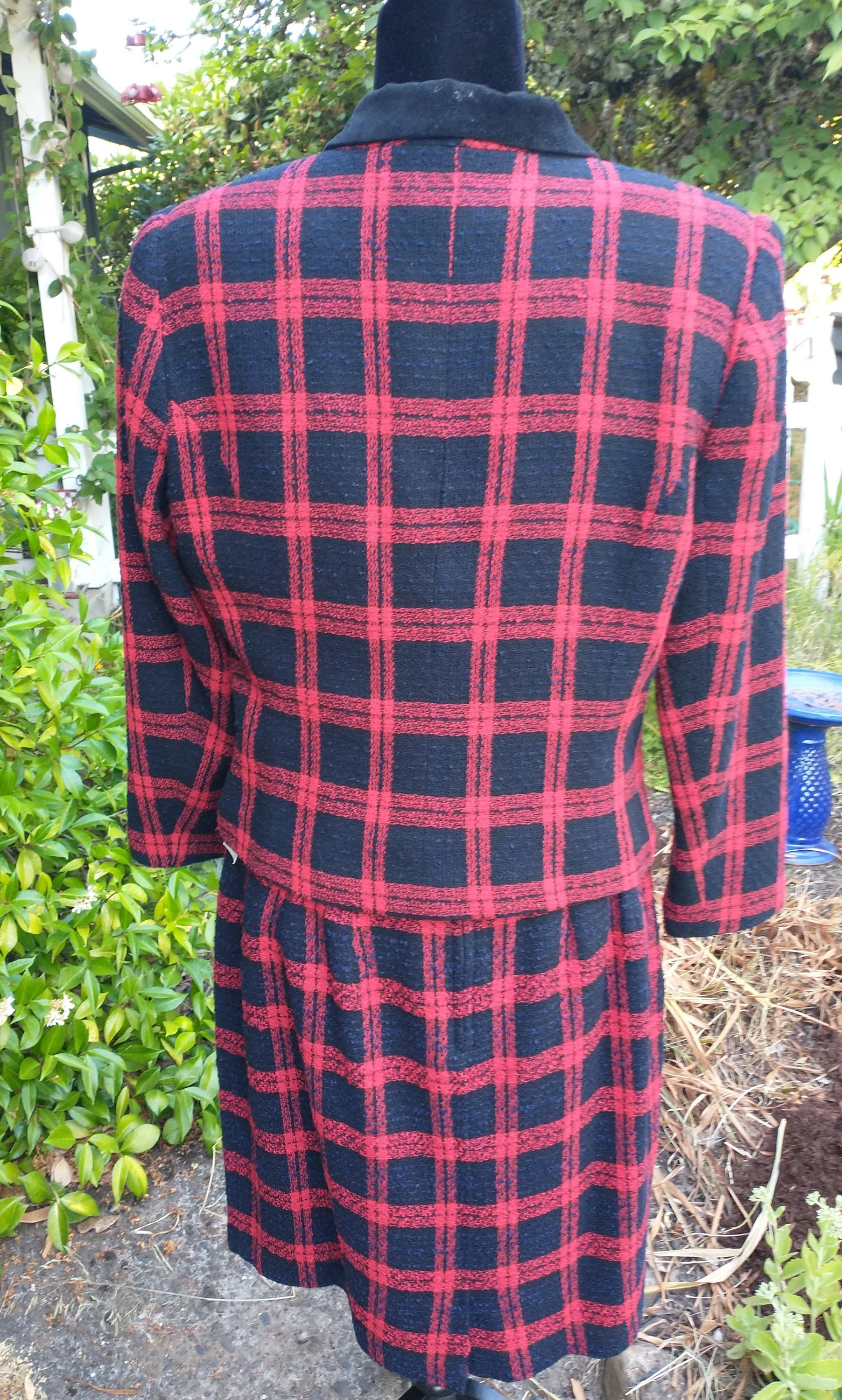 Jaunty Midcentury Red and Black Vintage Plaid Blazer and Skirt 70s Suit Vintage Size 14 Women's Small by Petite Sophisticated - Image 2