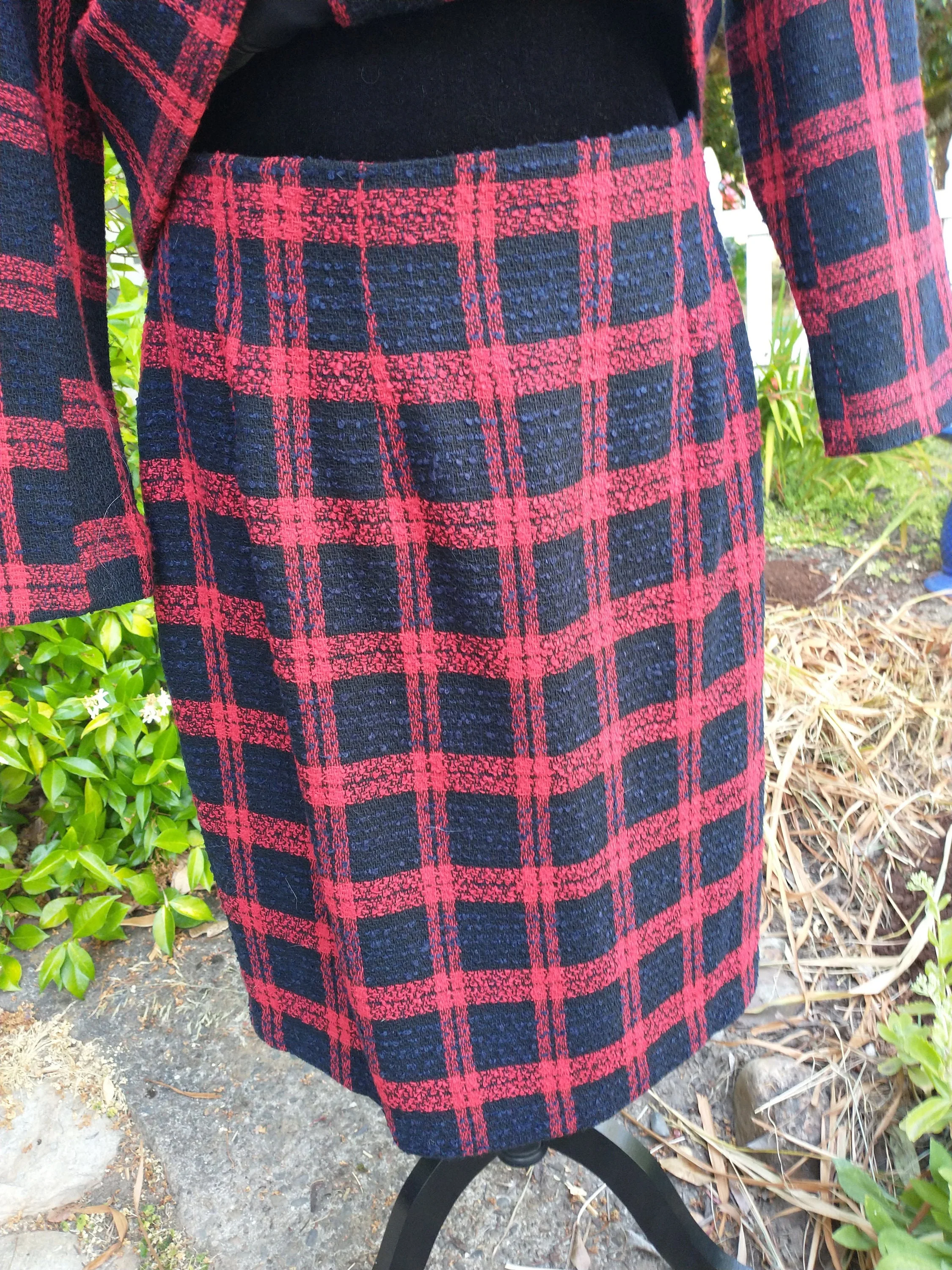 Jaunty Midcentury Red and Black Vintage Plaid Blazer and Skirt 70s Suit Vintage Size 14 Women's Small by Petite Sophisticated - Image 4