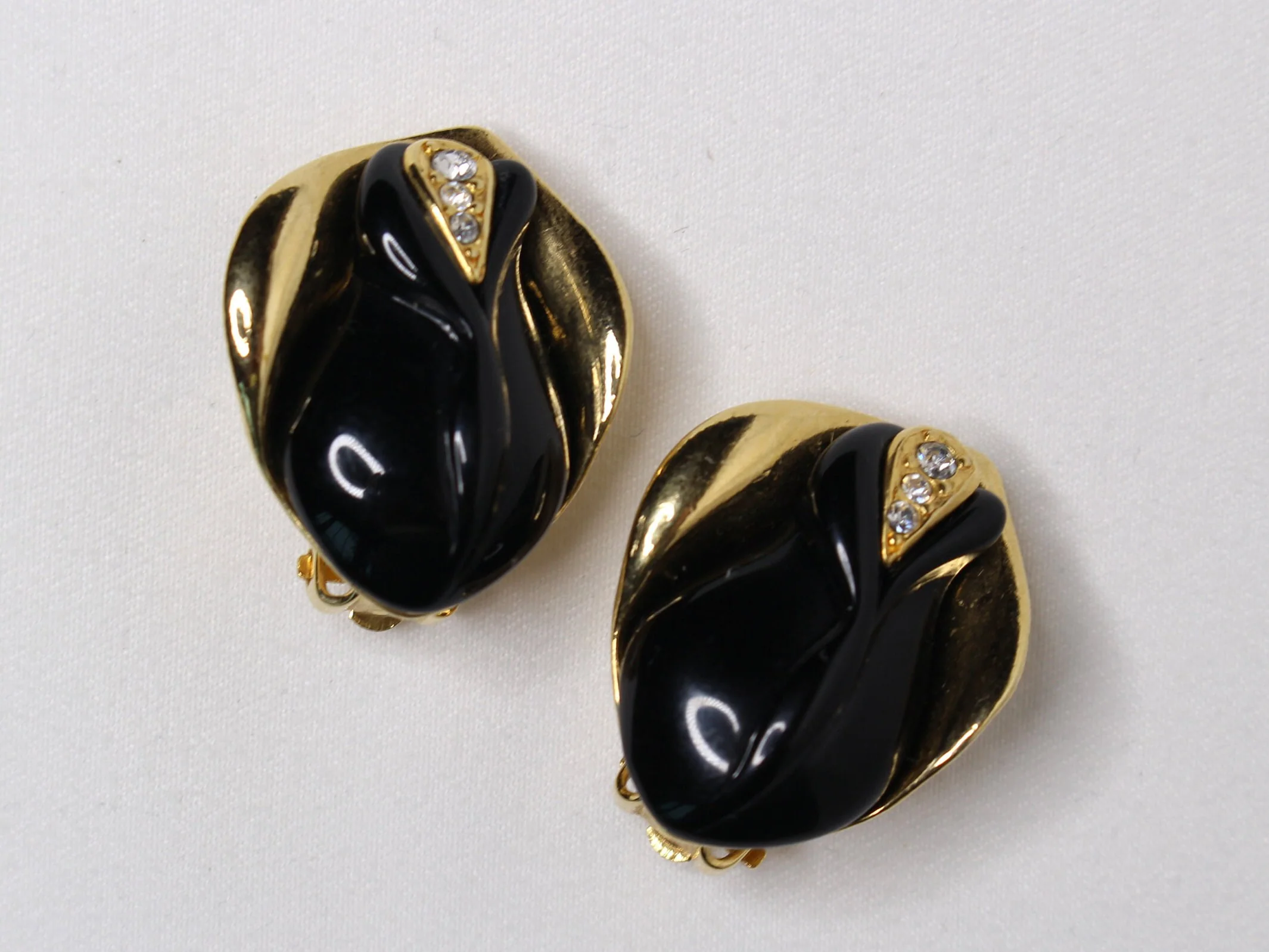 Kjl Kenneth Jay Lane Black Lucite Rose Motif Clip-On Statement Earrings by Kjl For Avon - Image 3