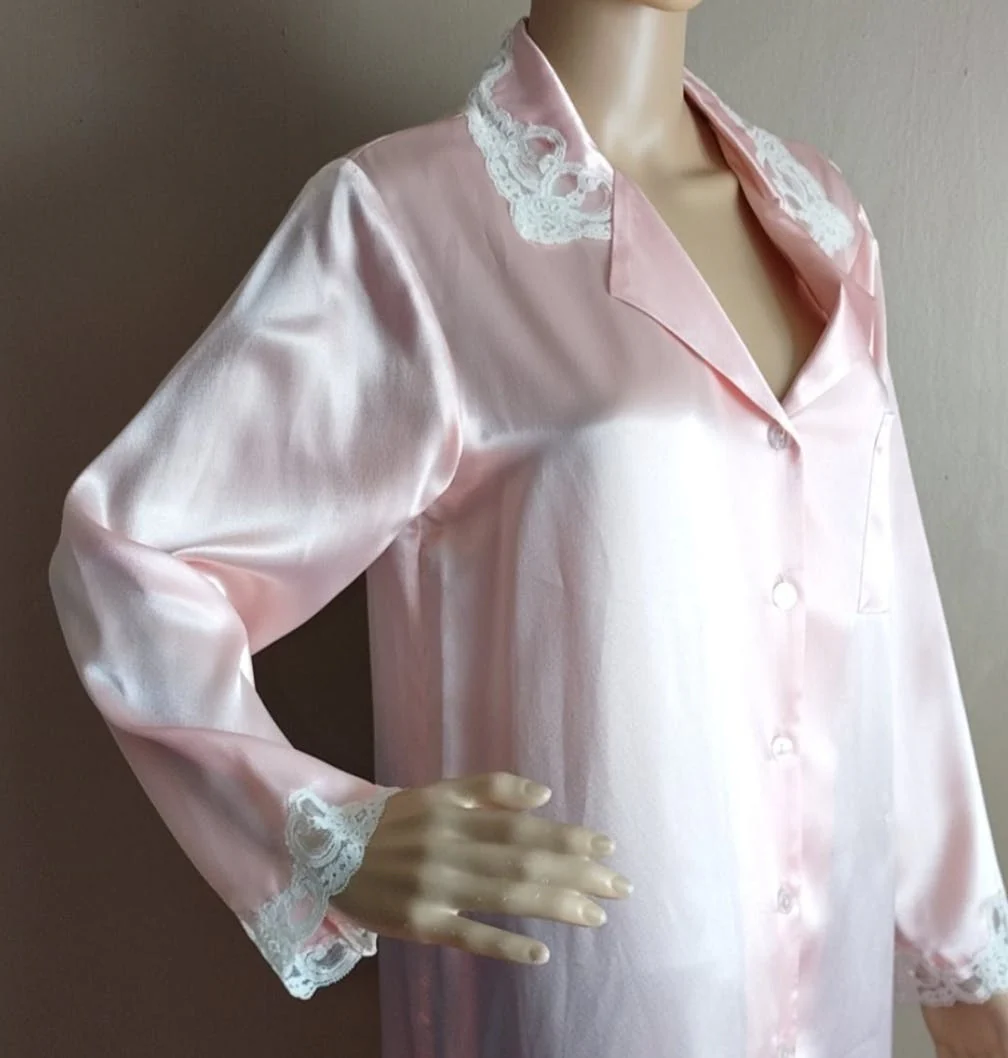 Lacey Button Front Pink Nightgown by Oscar De La Renta - Image 3