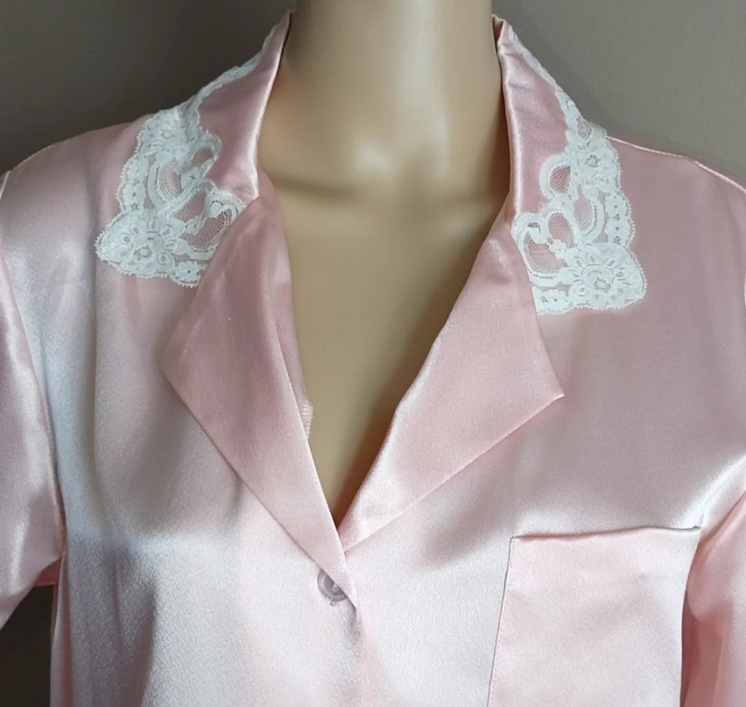 Lacey Button Front Pink Nightgown by Oscar De La Renta - Image 4