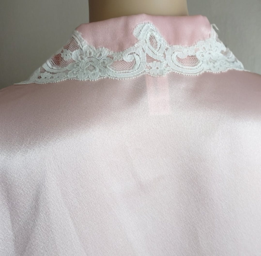 Lacey Button Front Pink Nightgown by Oscar De La Renta - Image 5