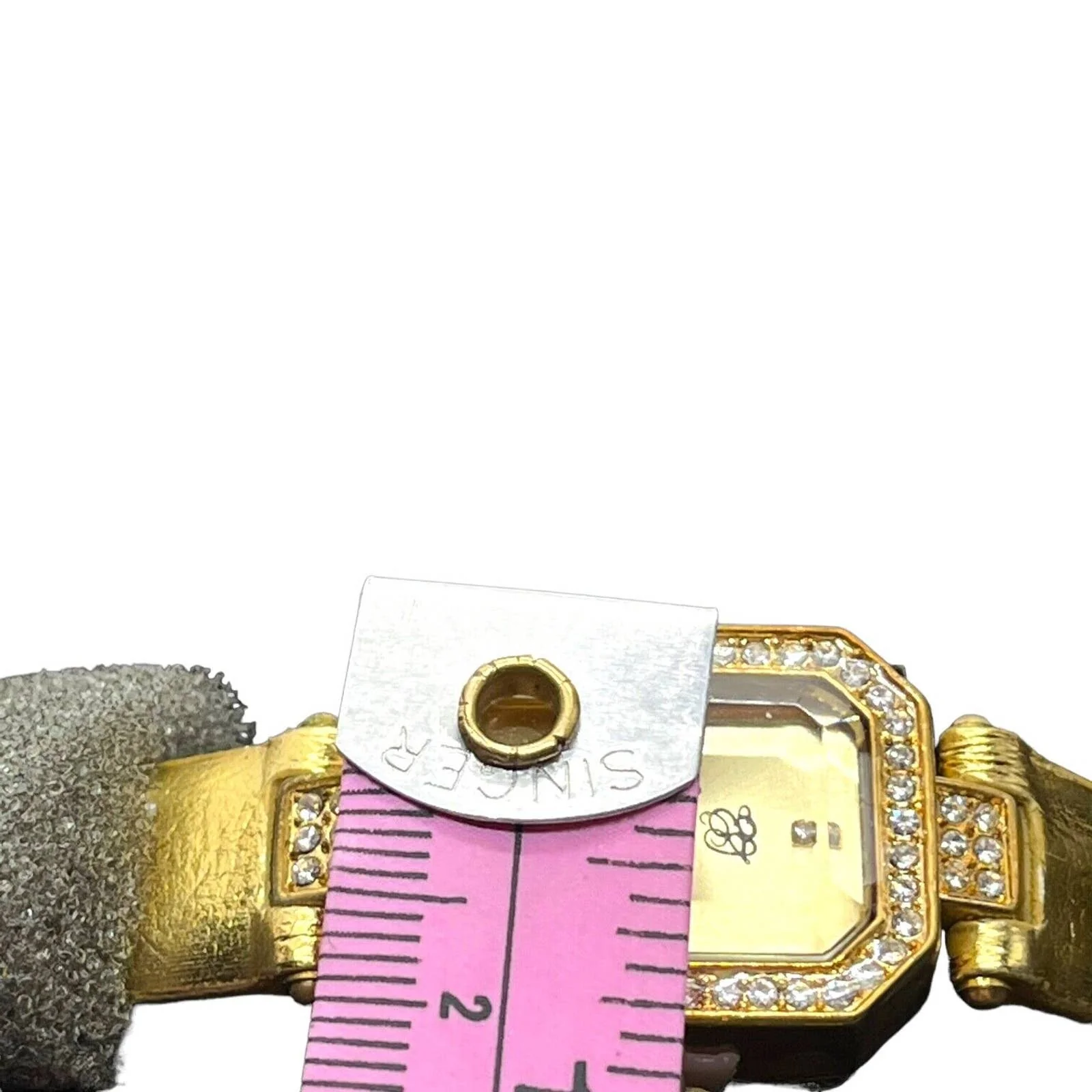 Ladies Gold Tone Watch Japan Movement, Made In China In Box by Elizabeth Taylor - Image 10