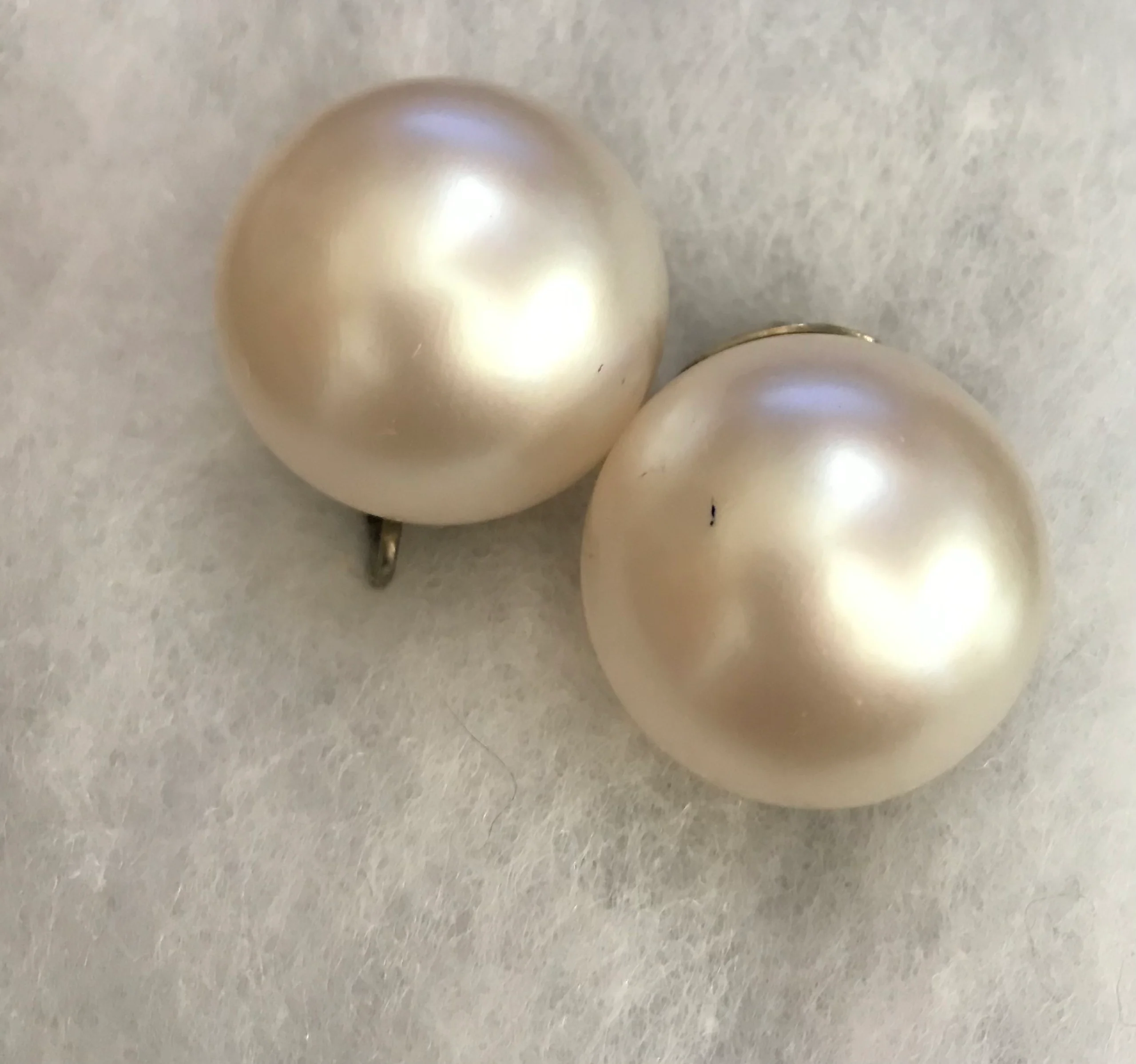 Large 1 Inch Faux Pearl Clip On Earrings - Image 3