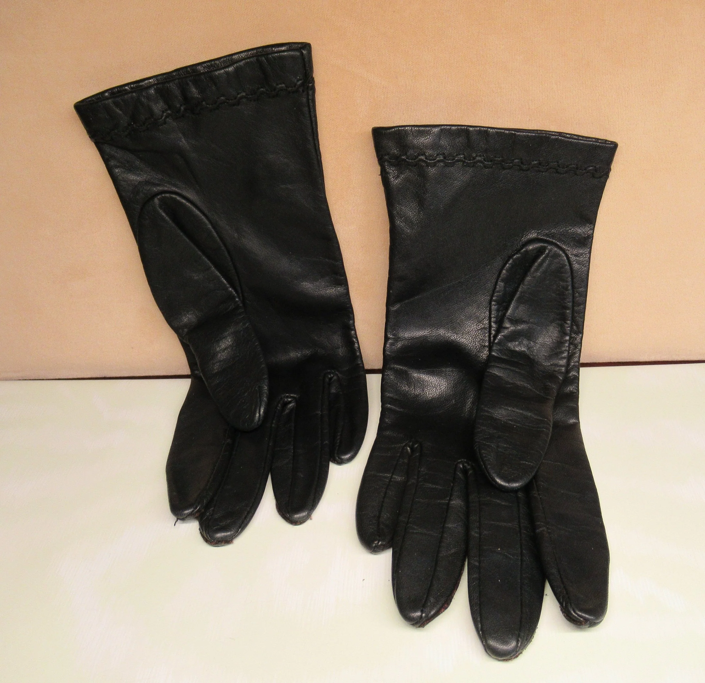Leather Wrist Length Gloves Made In Philippines Wpl 9633 Black Fully Lined In Nylon Top Stitch Accents Classic Well Made Vintage - Image 8