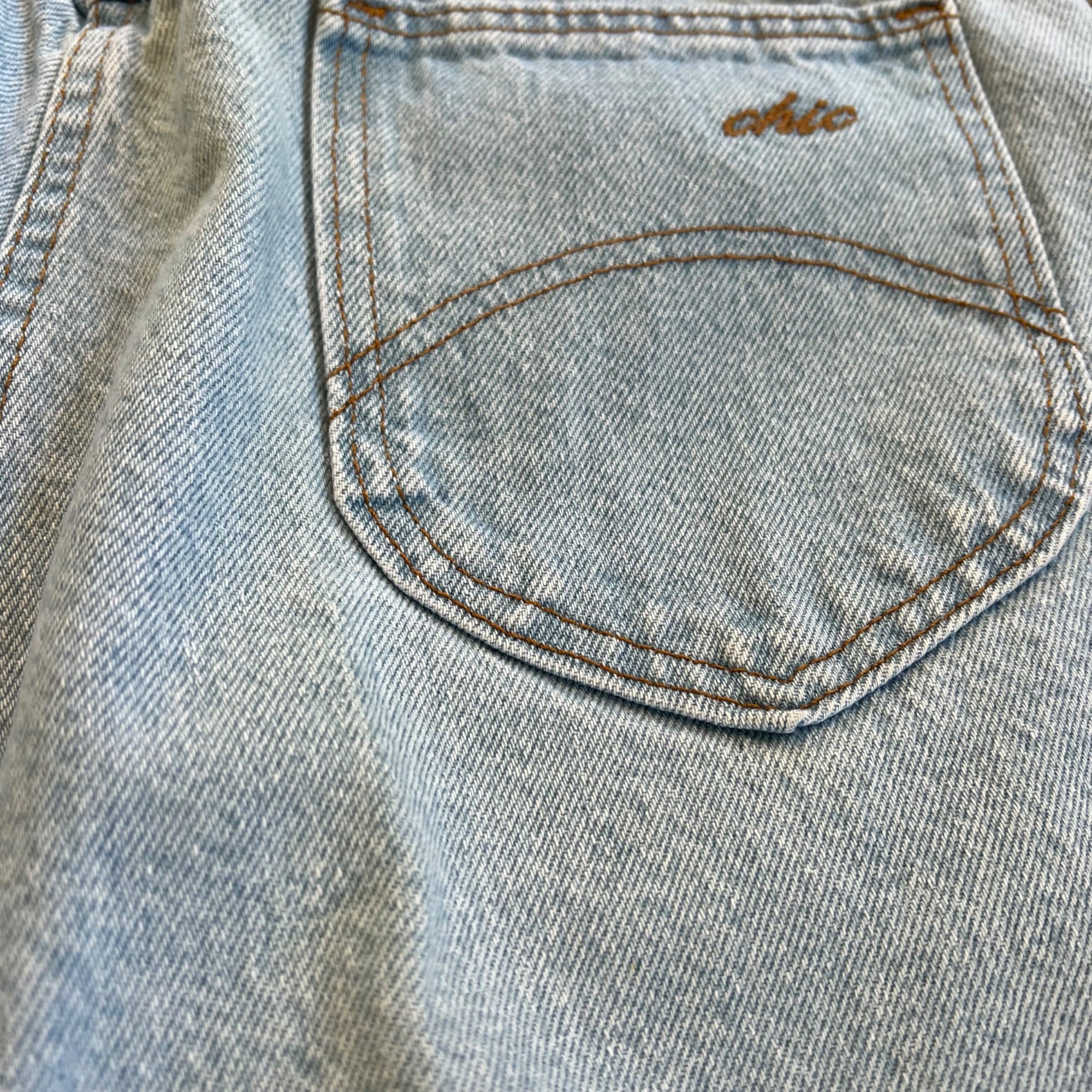 Light Wash Relaxed Fit Mom Denim Jeans Usa By Chic - Image 3
