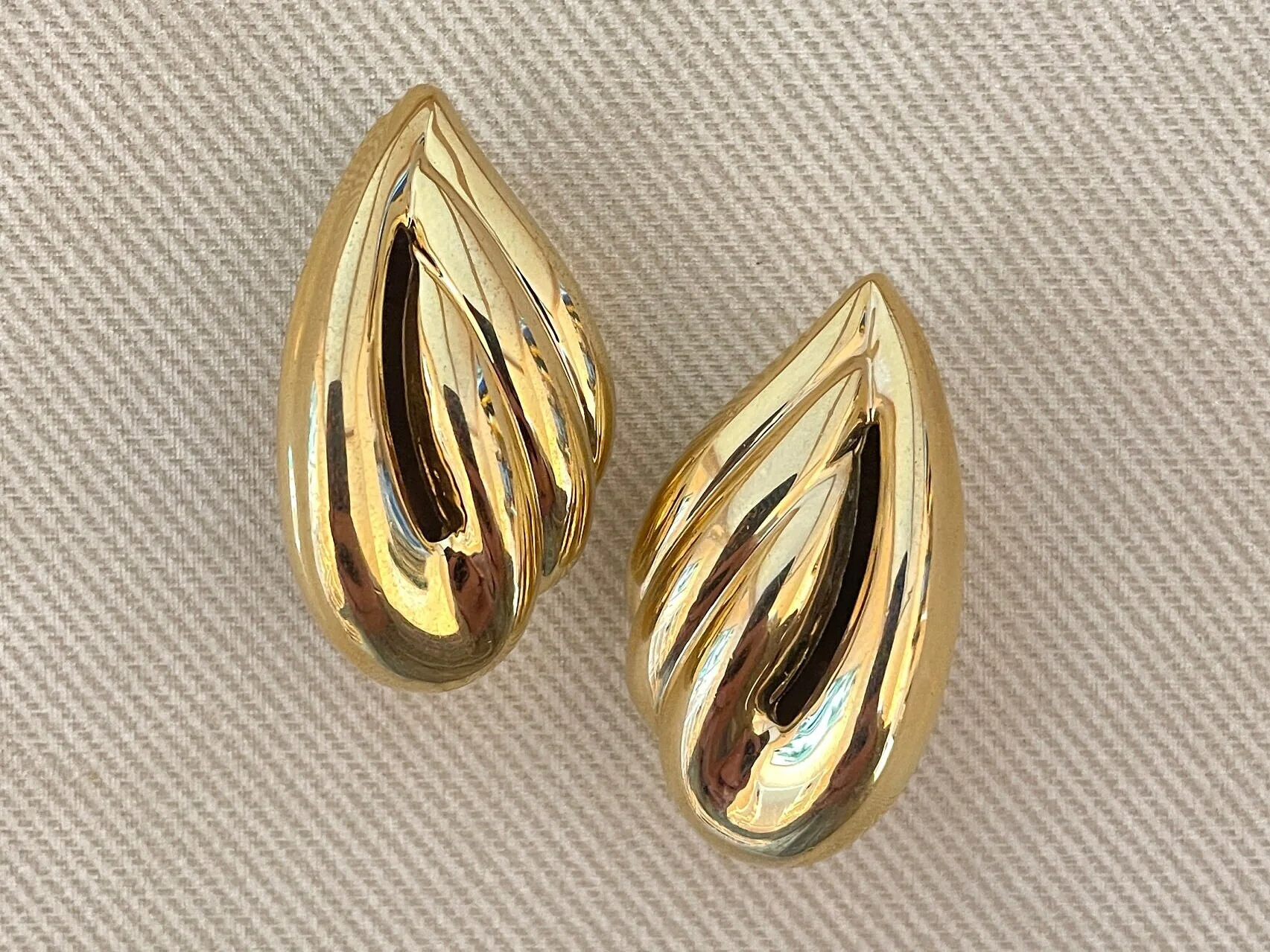 Lightweight Bold Gold Tone Abstract Clip On Statement Earrings - Image 2
