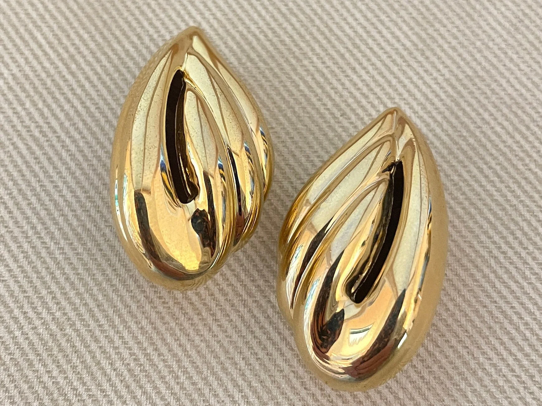 Lightweight Bold Gold Tone Abstract Clip On Statement Earrings - Image 3