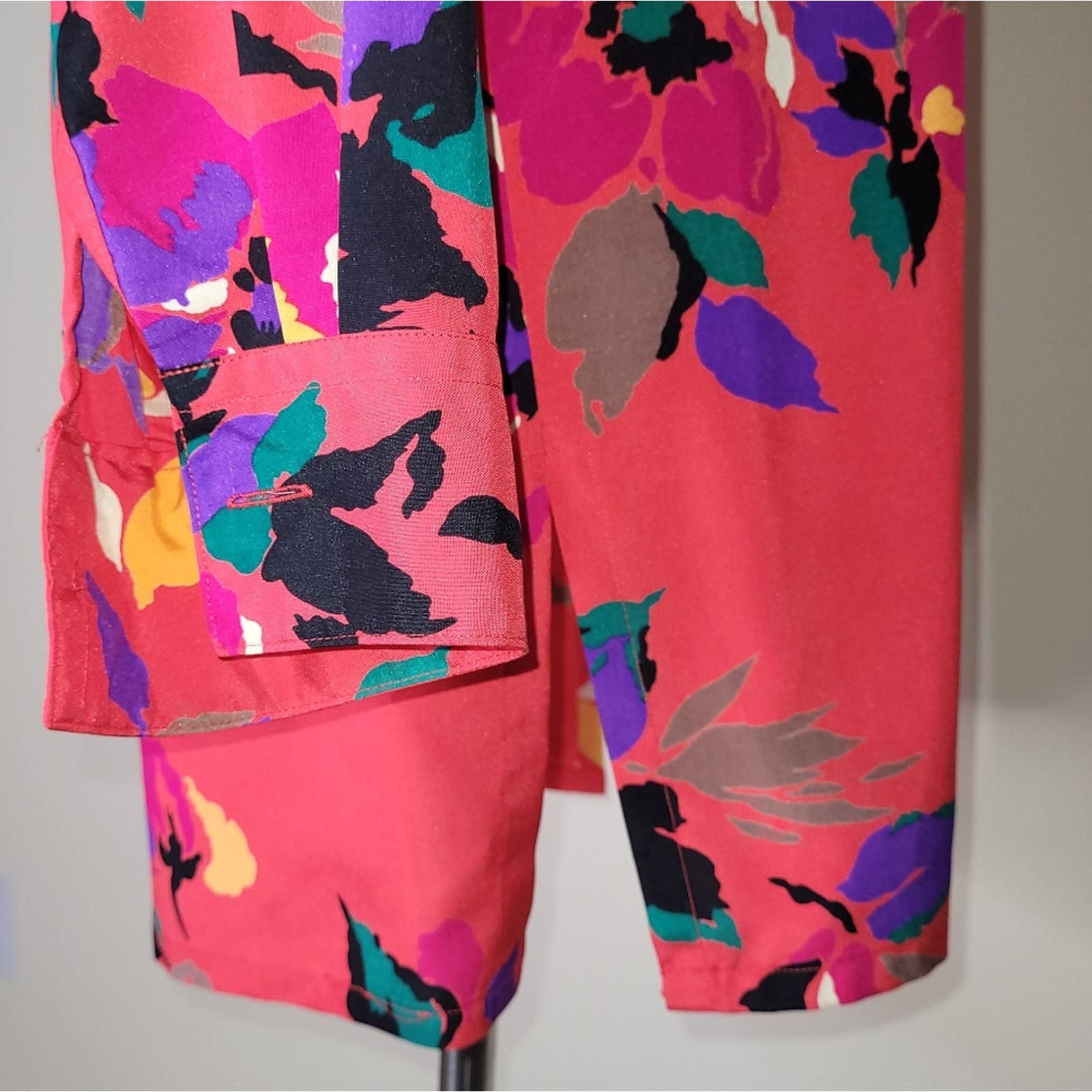 Linda Allard for Ellen Tracy Dark Coral Floral Silk Blouse -10/l by Neiman Marcus - Image 7
